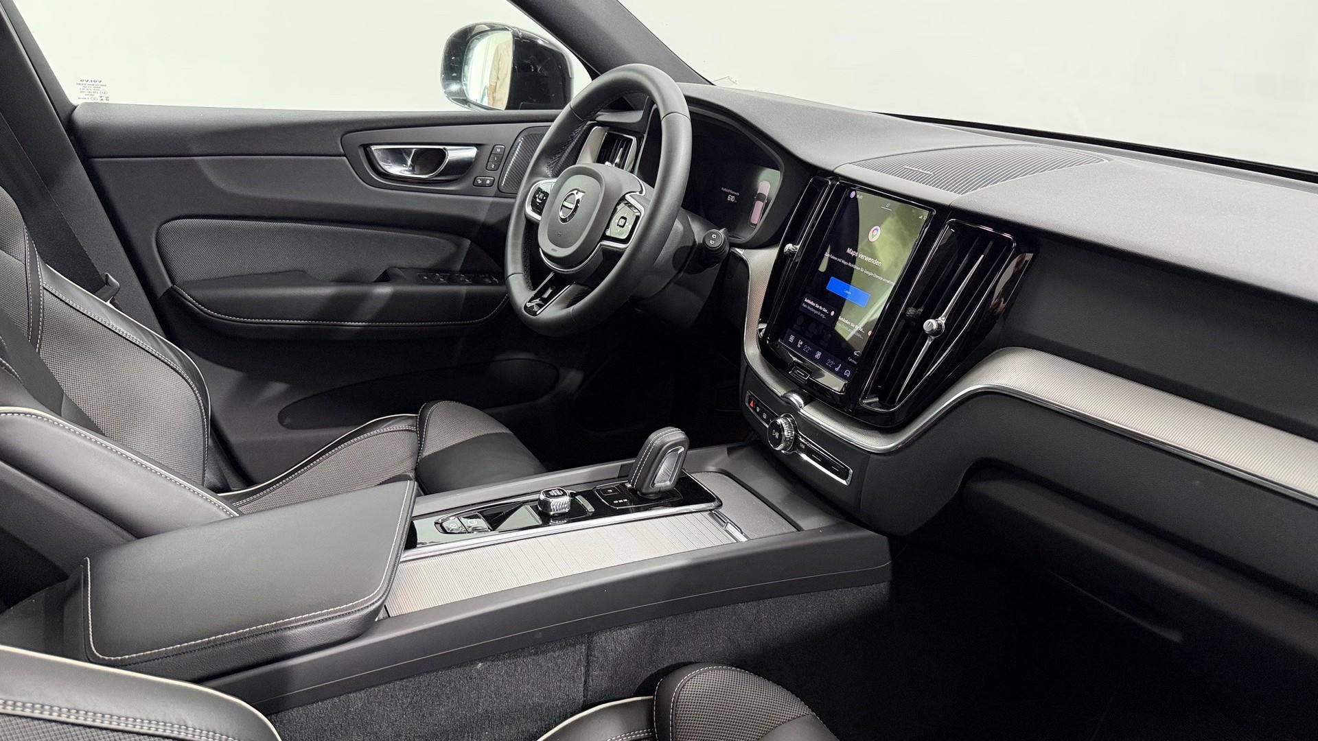 VOLVO XC60 B4 D AWD R-Design-image-3