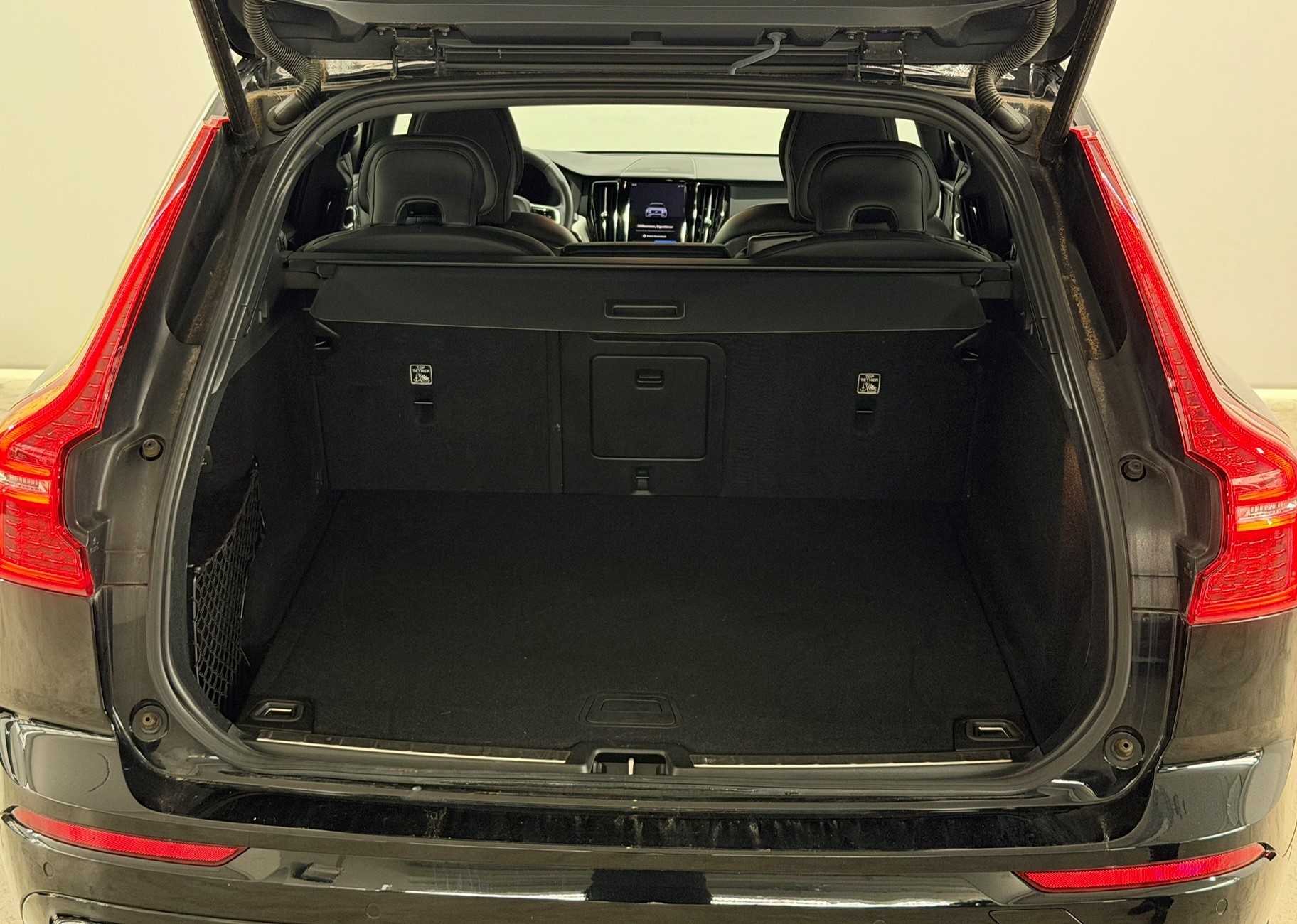 VOLVO XC60 B4 D AWD R-Design-image-10
