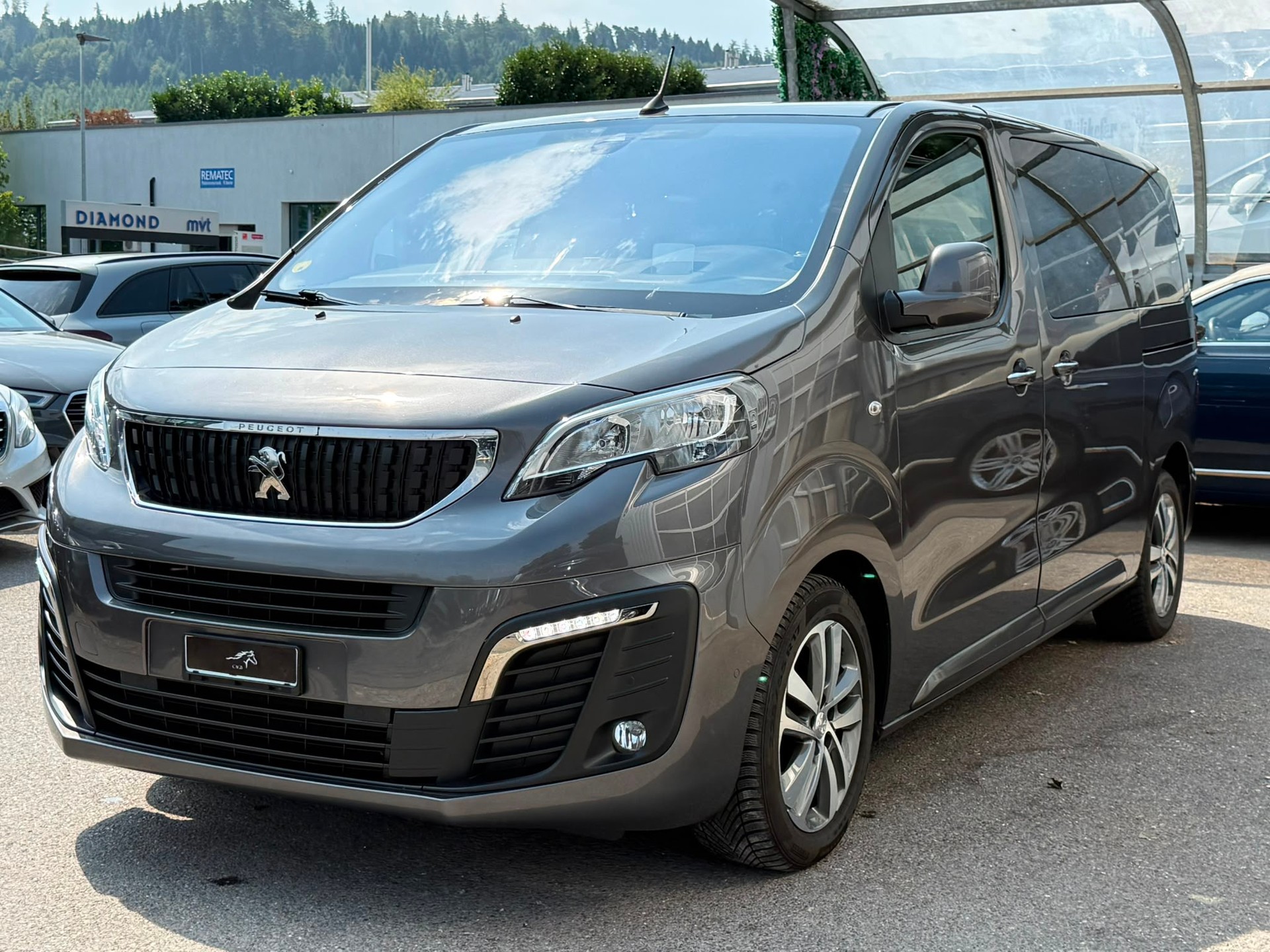 PEUGEOT Traveller 2.0 BlueHDi Active Standard EAT / 8 Plätze-showroom-element-1