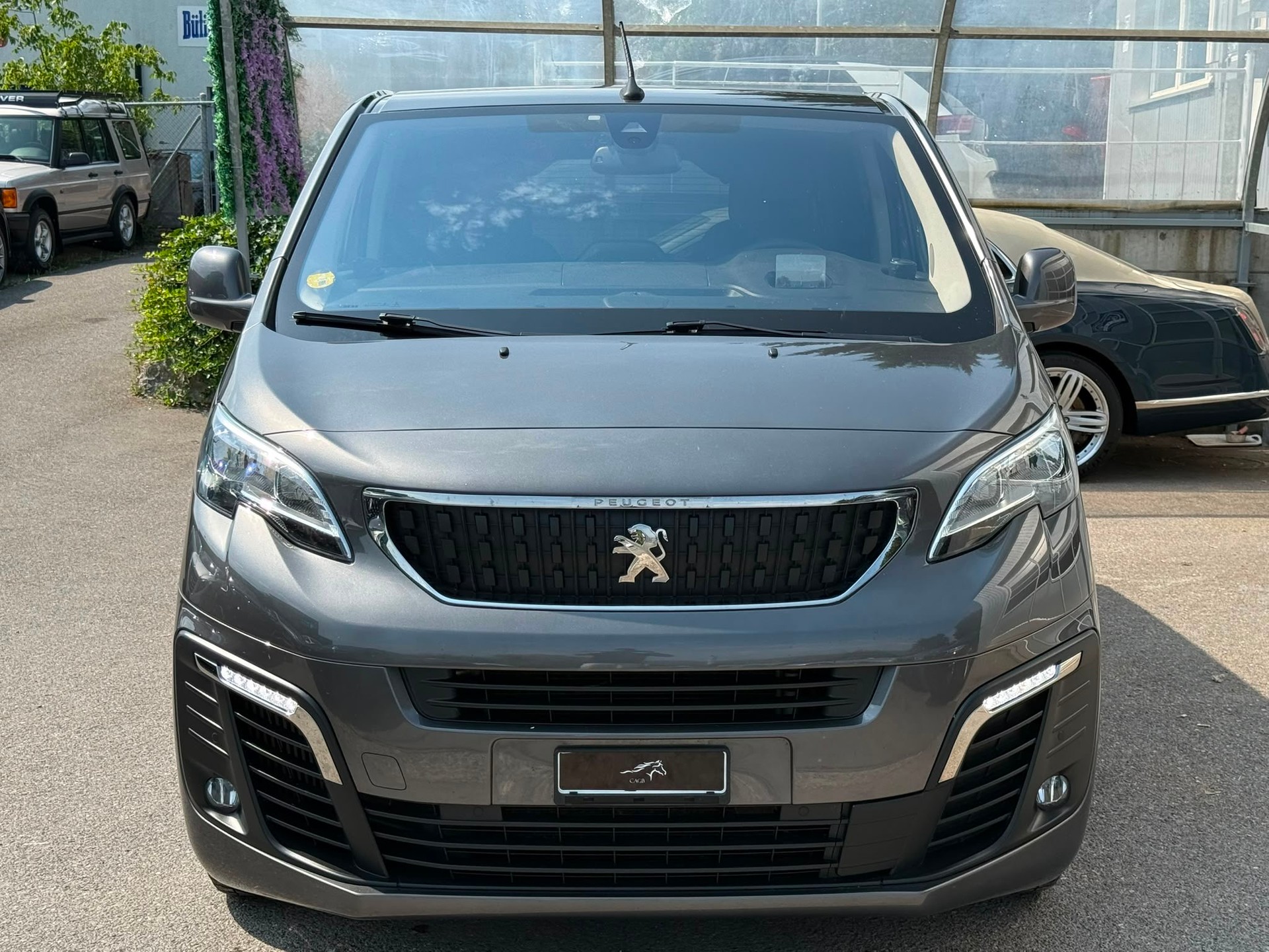 PEUGEOT Traveller 2.0 BlueHDi Active Standard EAT / 8 Plätze