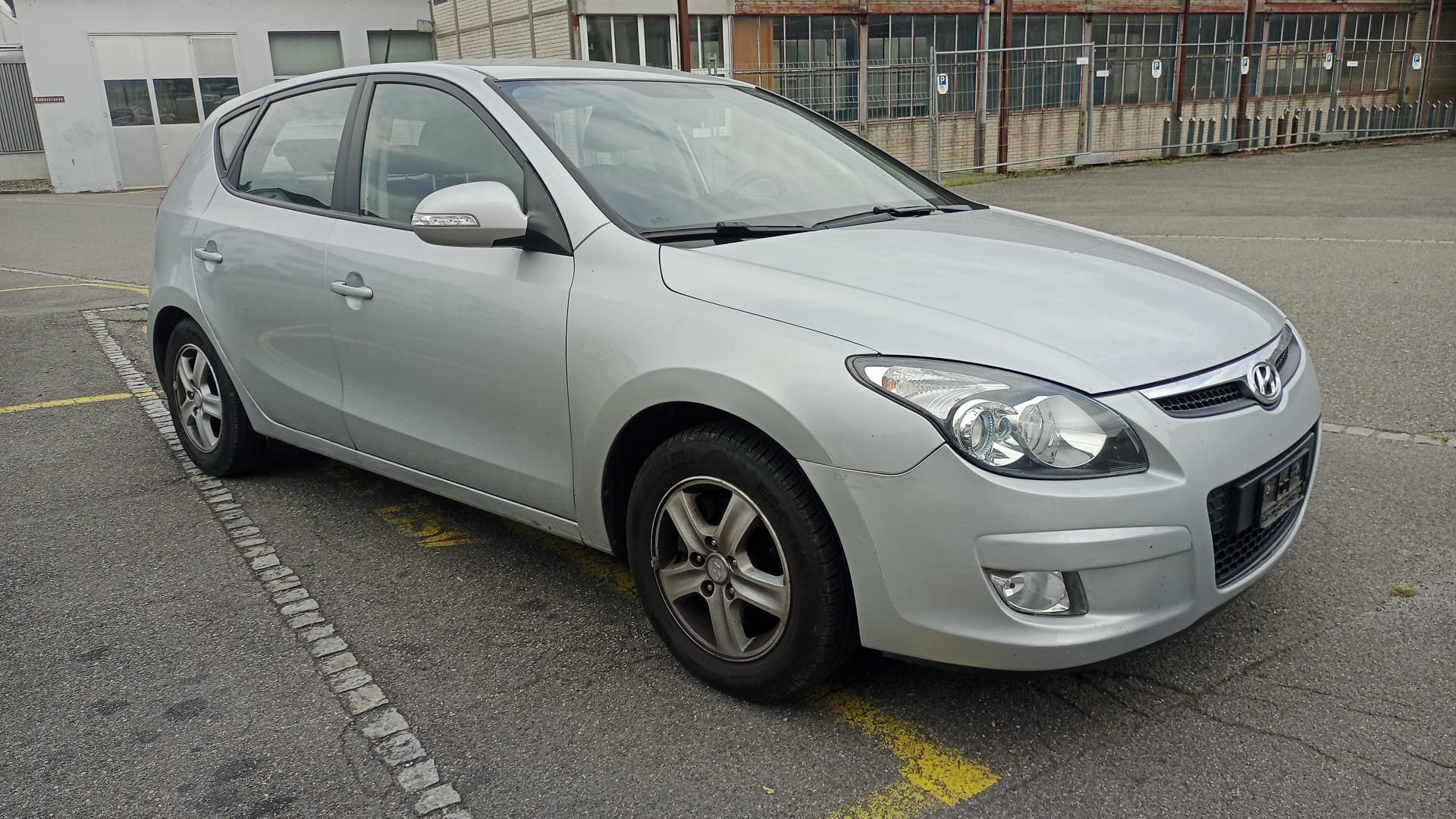 HYUNDAI i30 1.6 Swiss Plus Edition Automatic-image-1