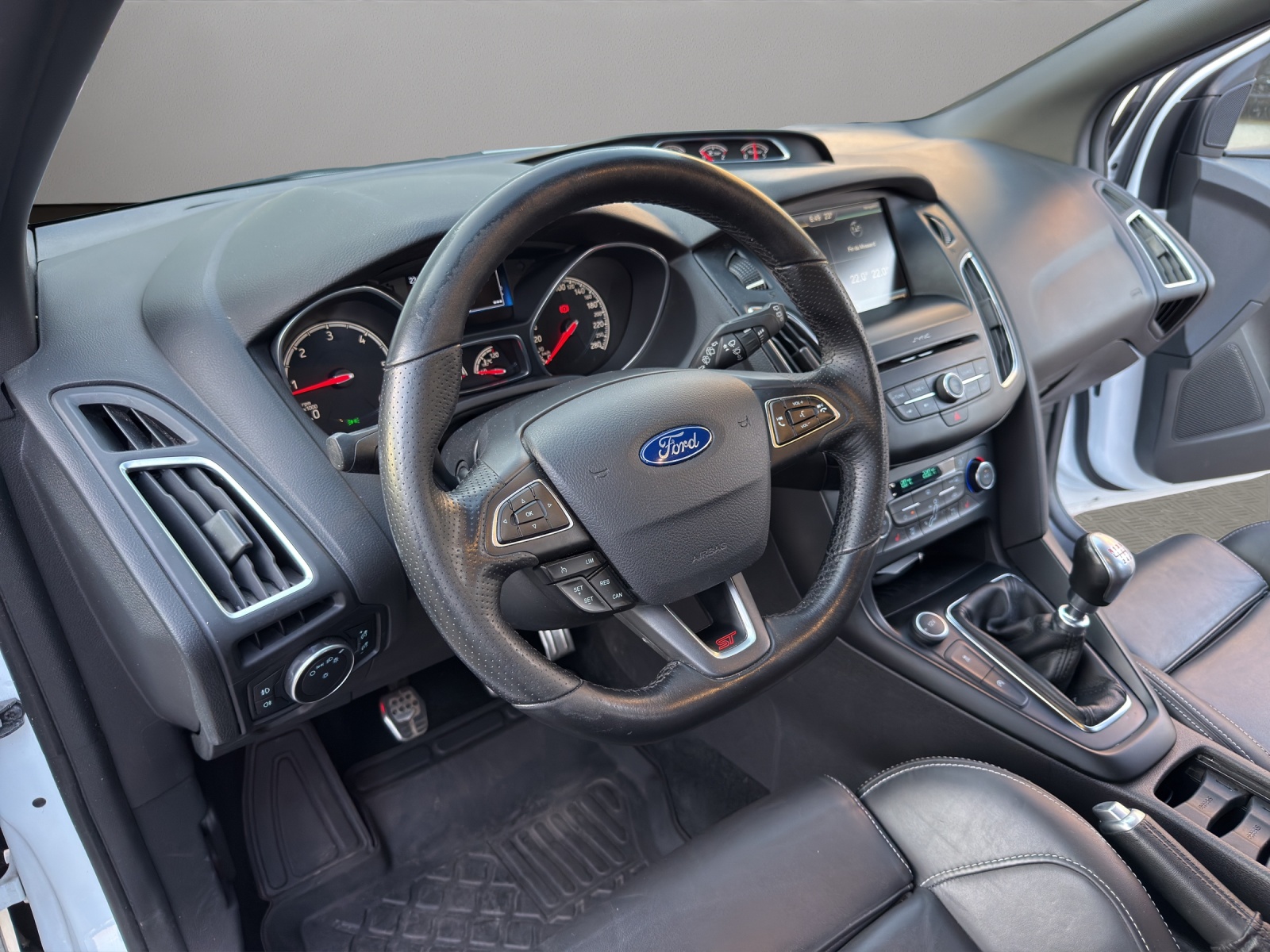 FORD Focus 2.0 TDCi ST3-image-9