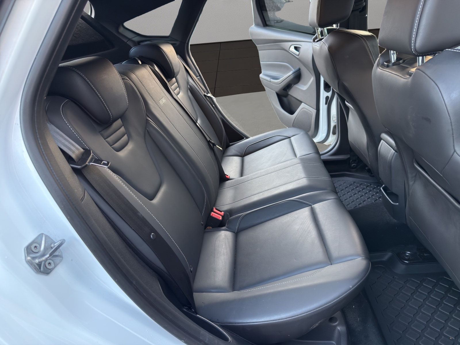 FORD Focus 2.0 TDCi ST3-image-16
