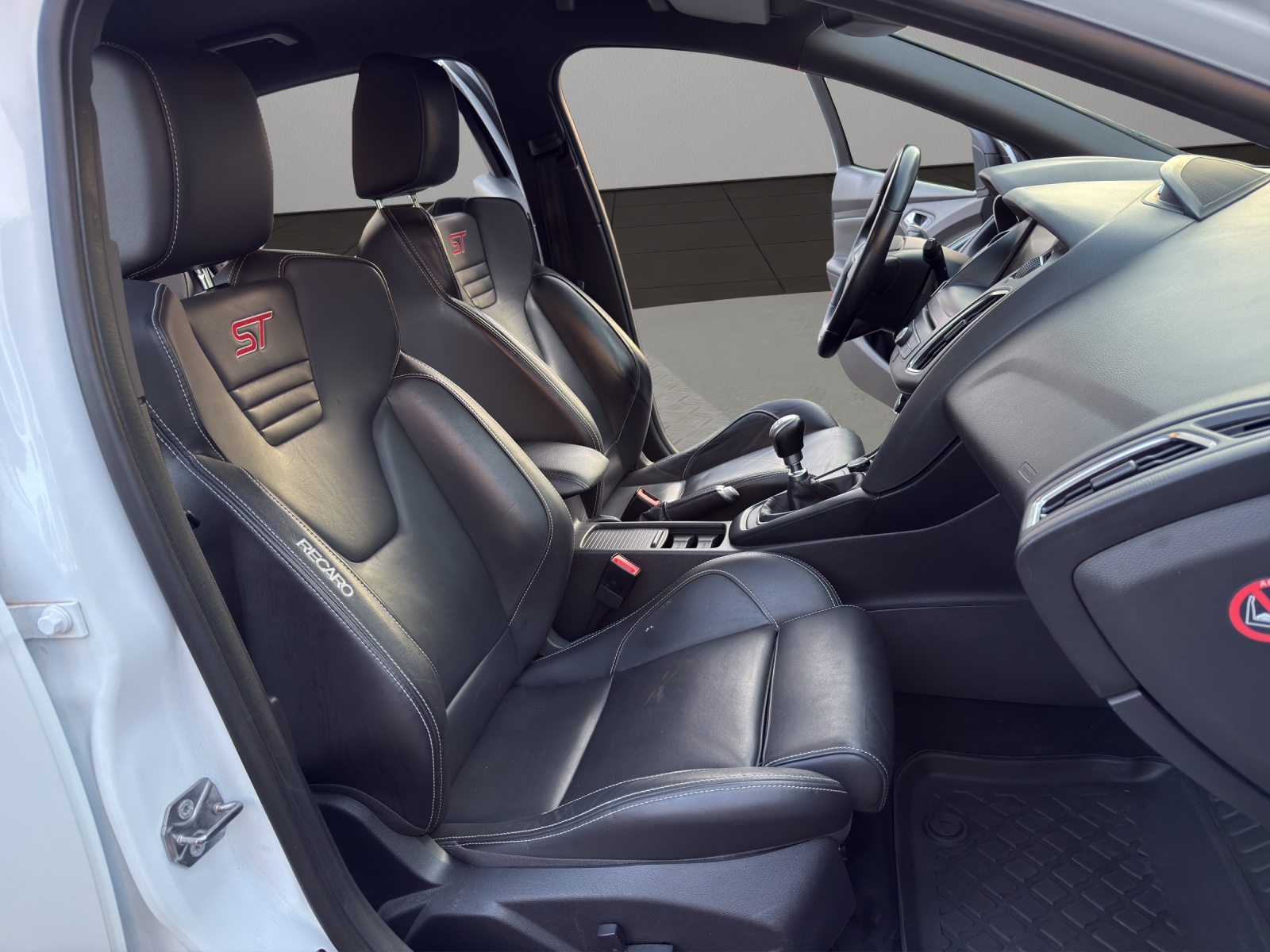 FORD Focus 2.0 TDCi ST3-image-15