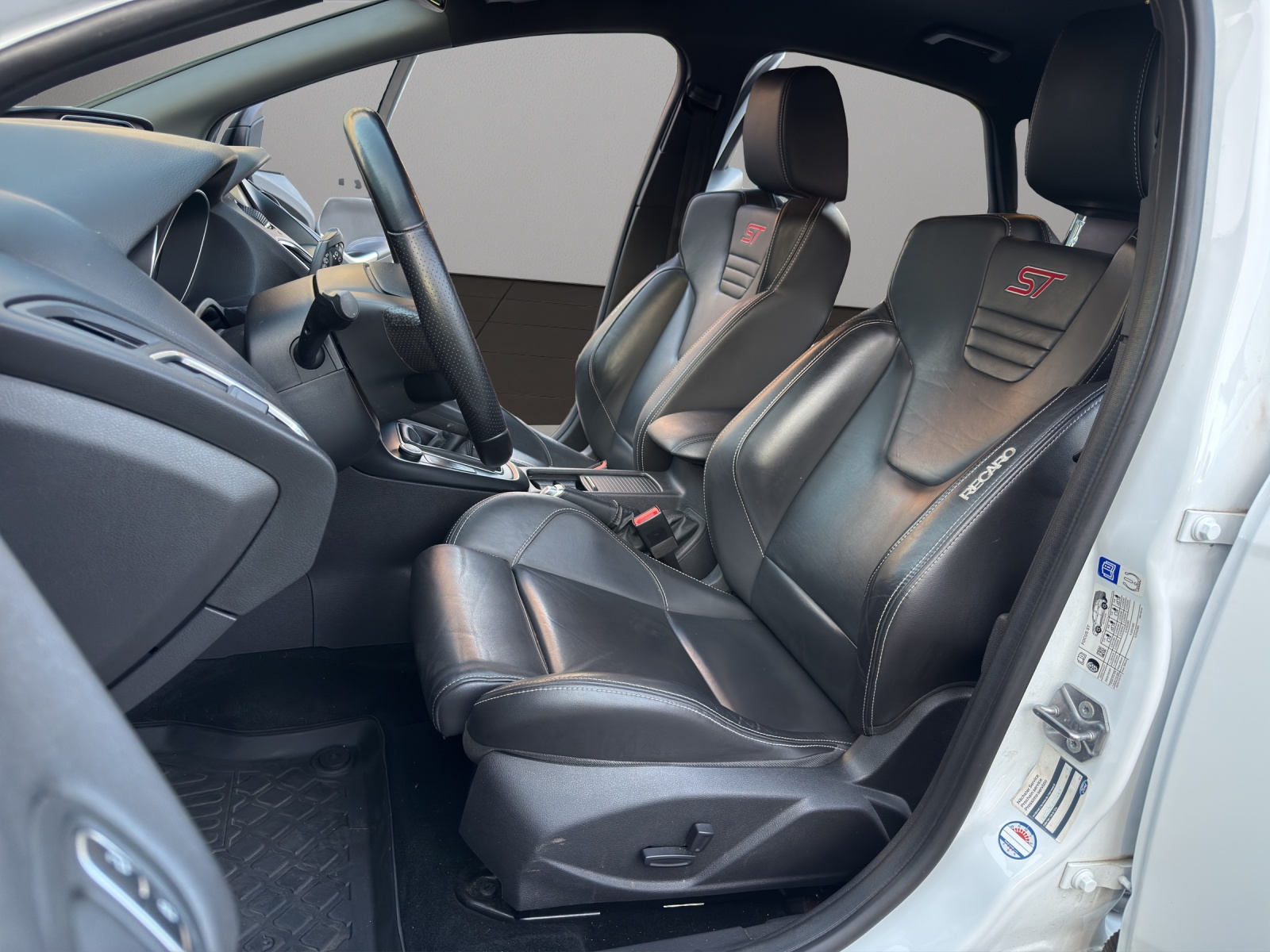 FORD Focus 2.0 TDCi ST3-image-8