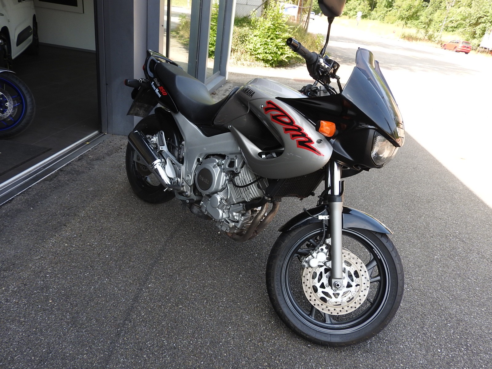 YAMAHA TDM 850-image-1