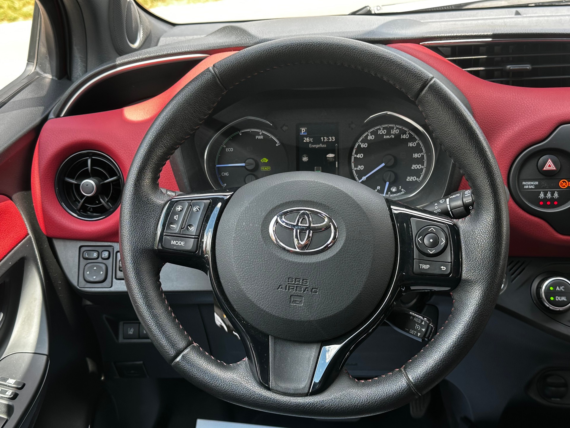 TOYOTA Yaris 1.5 VVT-i Hybrid Premium e-CVT-image-5