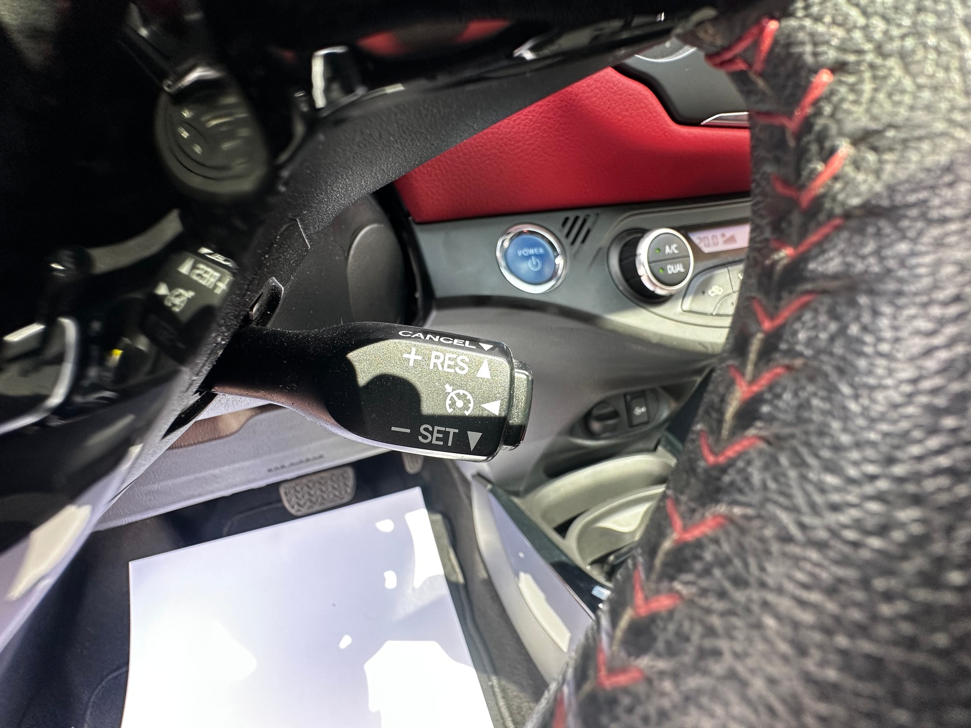 TOYOTA Yaris 1.5 VVT-i Hybrid Premium e-CVT-image-6