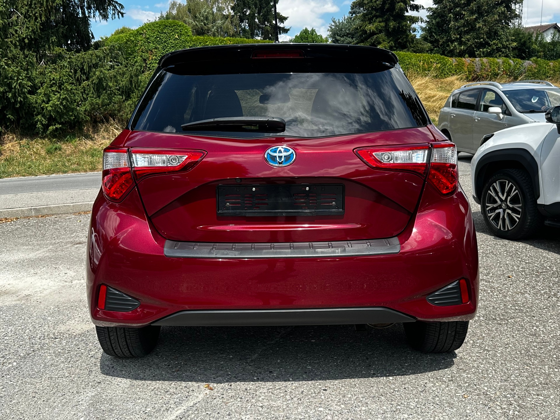 TOYOTA Yaris 1.5 VVT-i Hybrid Premium e-CVT-image-3