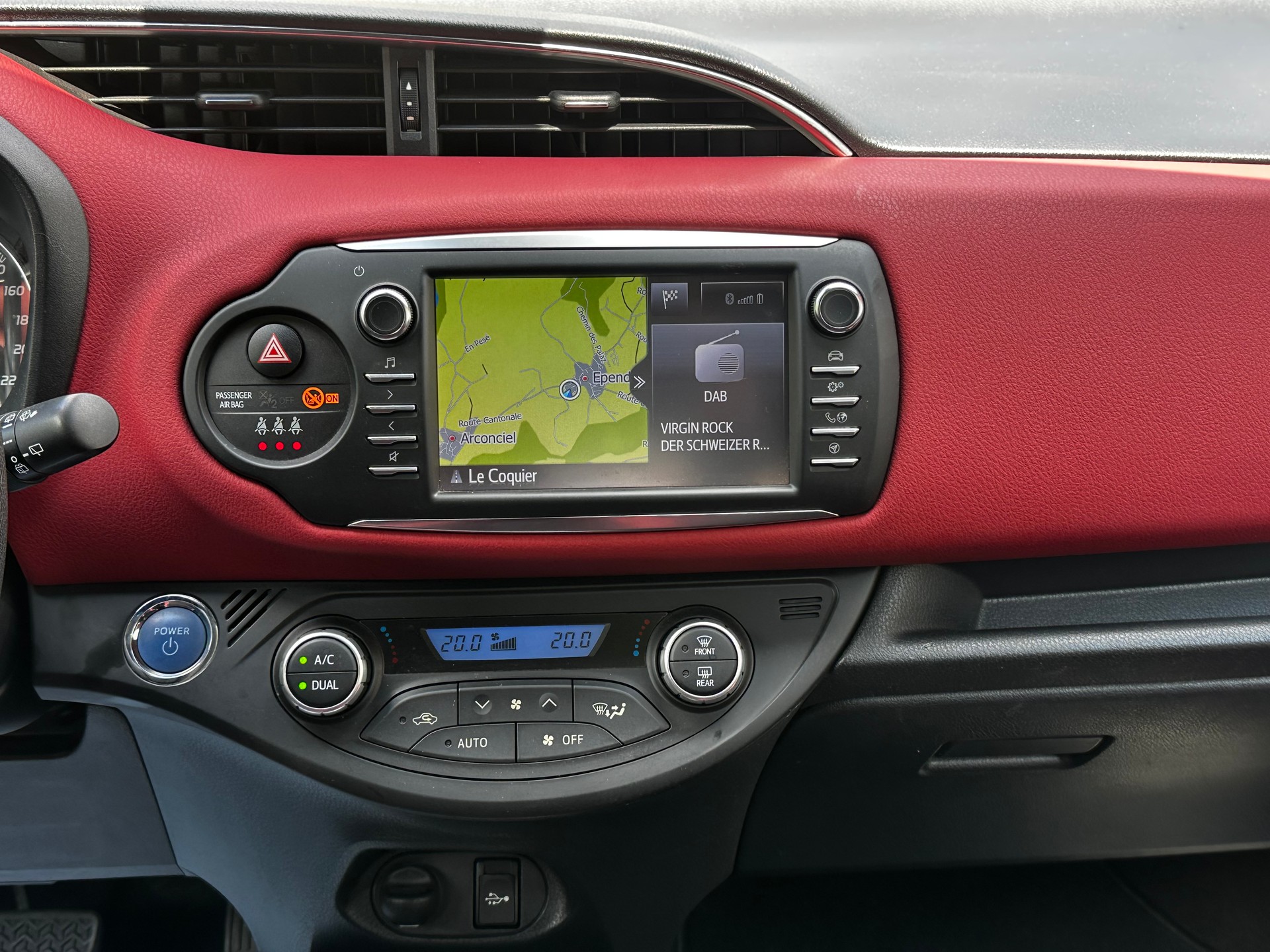 TOYOTA Yaris 1.5 VVT-i Hybrid Premium e-CVT-image-10