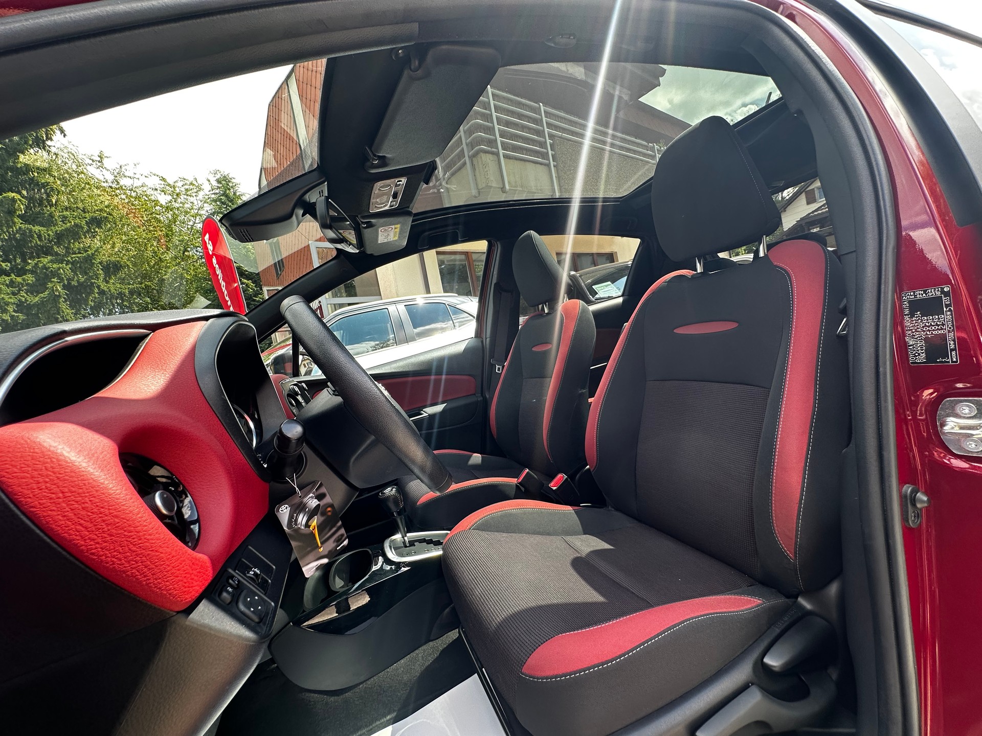 TOYOTA Yaris 1.5 VVT-i Hybrid Premium e-CVT-image-7