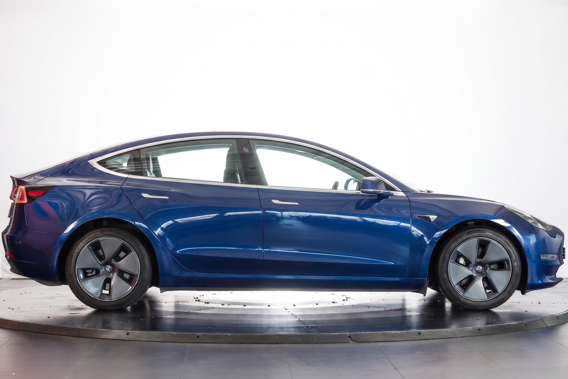 TESLA Model 3 Long Range Dual Motor AWD-image-5