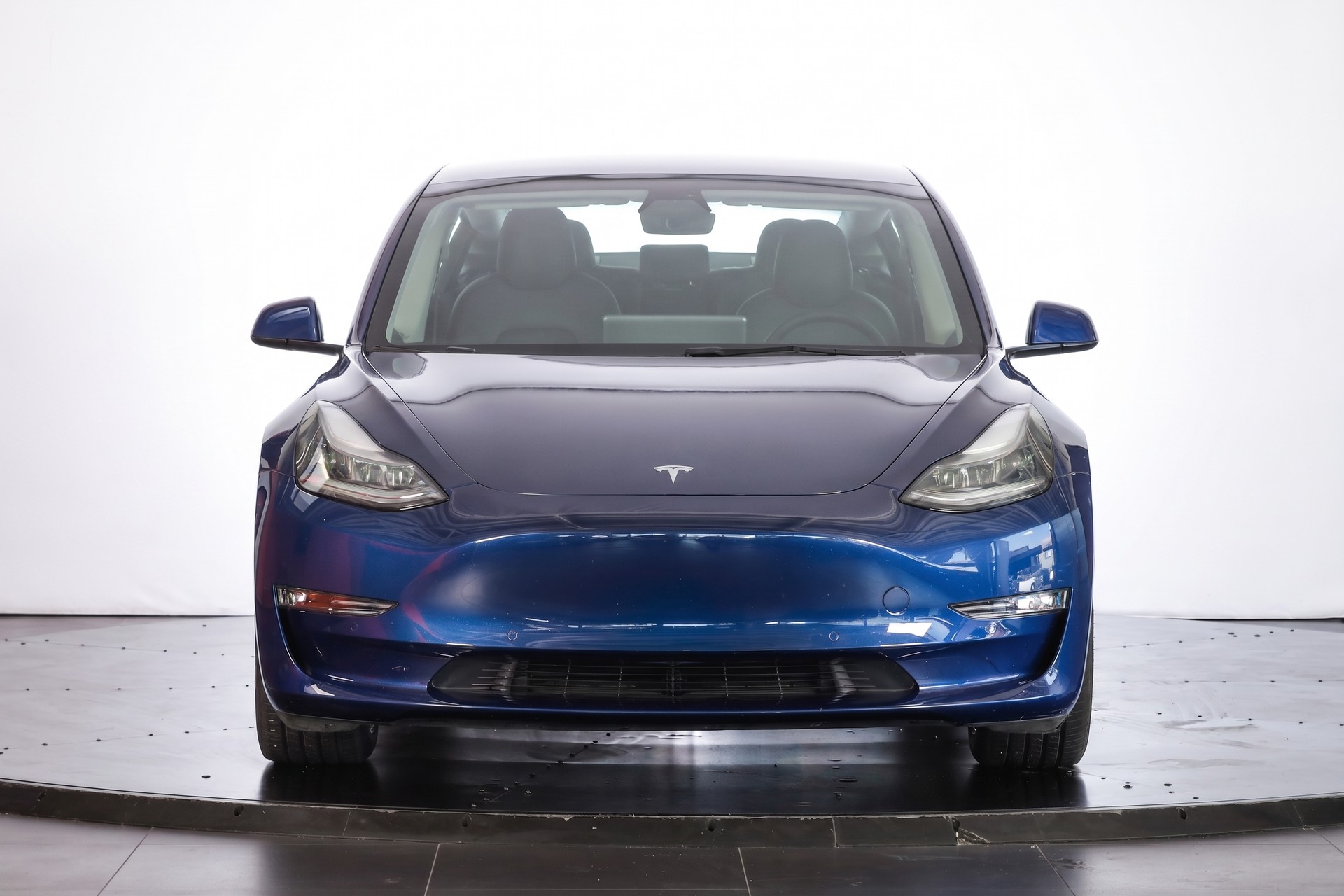 TESLA Model 3 Long Range Dual Motor AWD-showroom-element-1