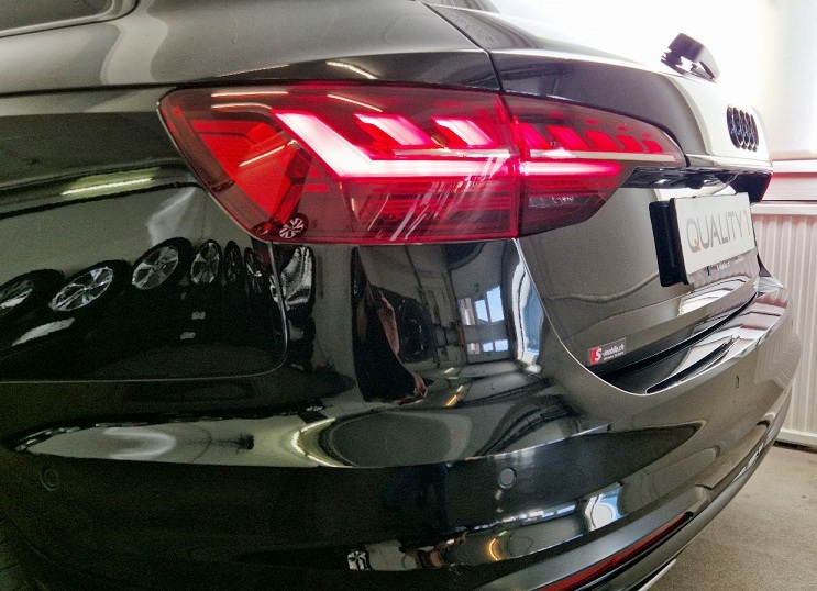 AUDI A4 Avant 40 TDI quattro S-tronic S-Line Attraction-image-15