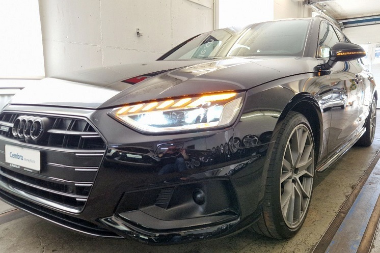 AUDI A4 Avant 40 TDI quattro S-tronic S-Line Attraction-image-14