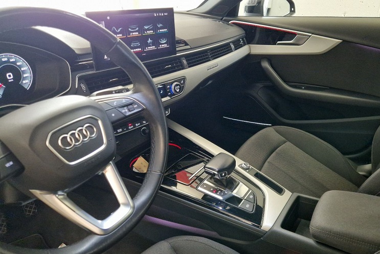 AUDI A4 Avant 40 TDI quattro S-tronic S-Line Attraction-image-12