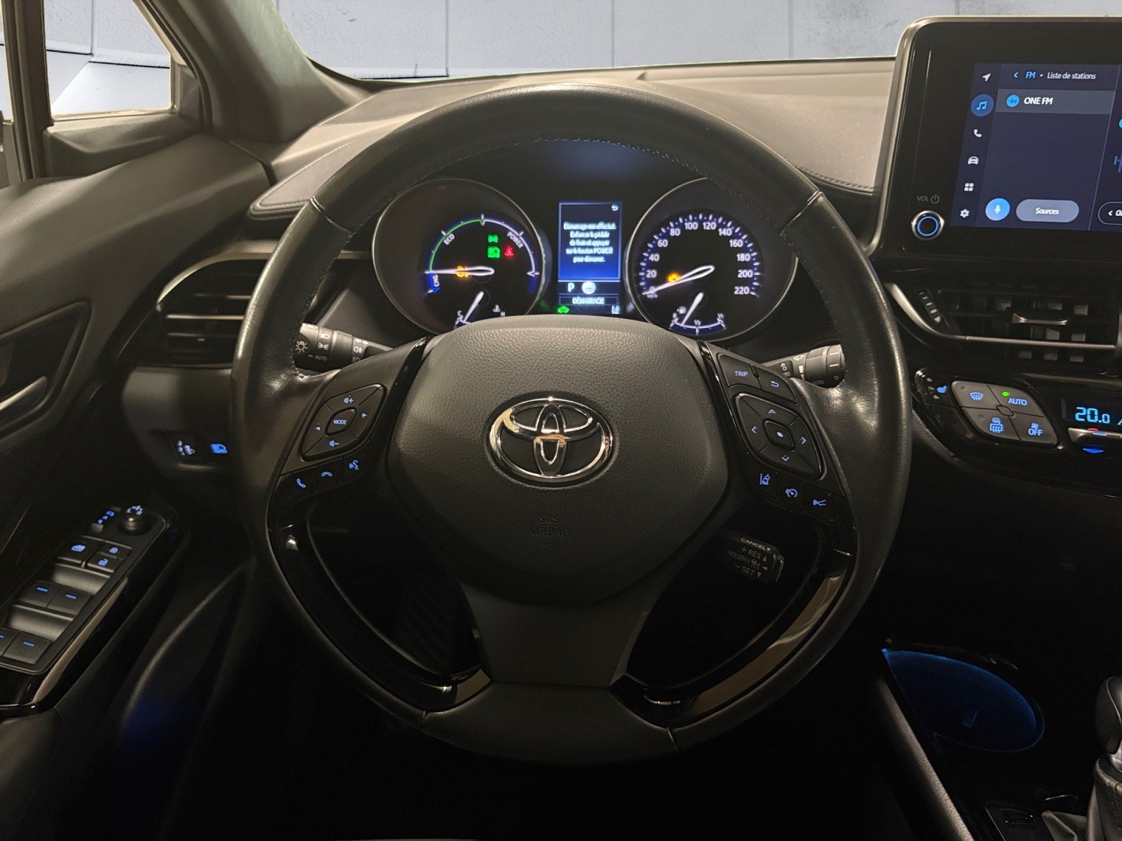 TOYOTA C-HR 2.0 HSD CVT Trend/ #1 Elite Dealer – AutoScout24 Award 2025 Winner-image-10