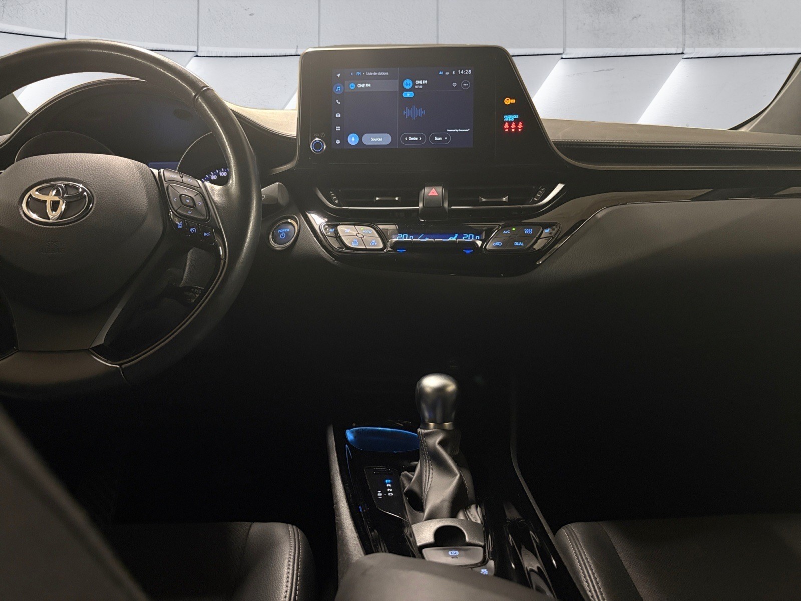 TOYOTA C-HR 2.0 HSD CVT Trend/ #1 Elite Dealer – AutoScout24 Award 2025 Winner-image-11
