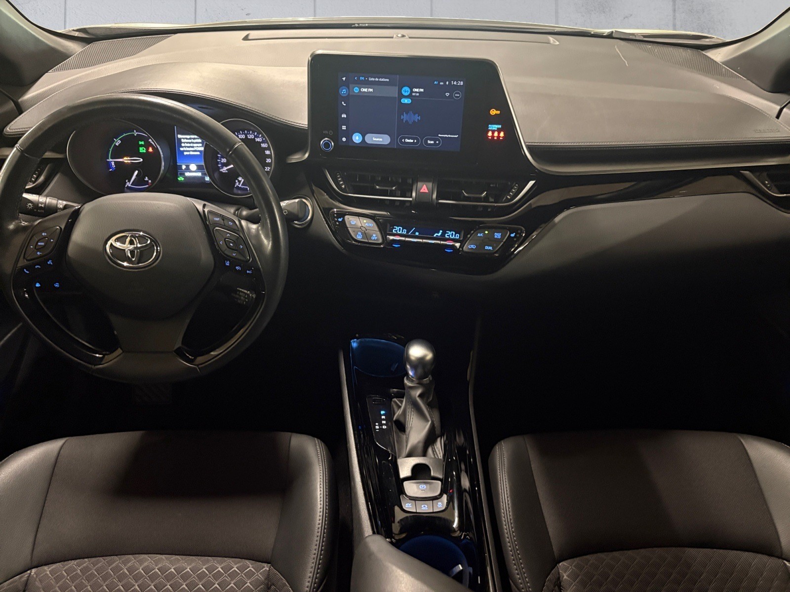 TOYOTA C-HR 2.0 HSD CVT Trend/ #1 Elite Dealer – AutoScout24 Award 2025 Winner-image-12