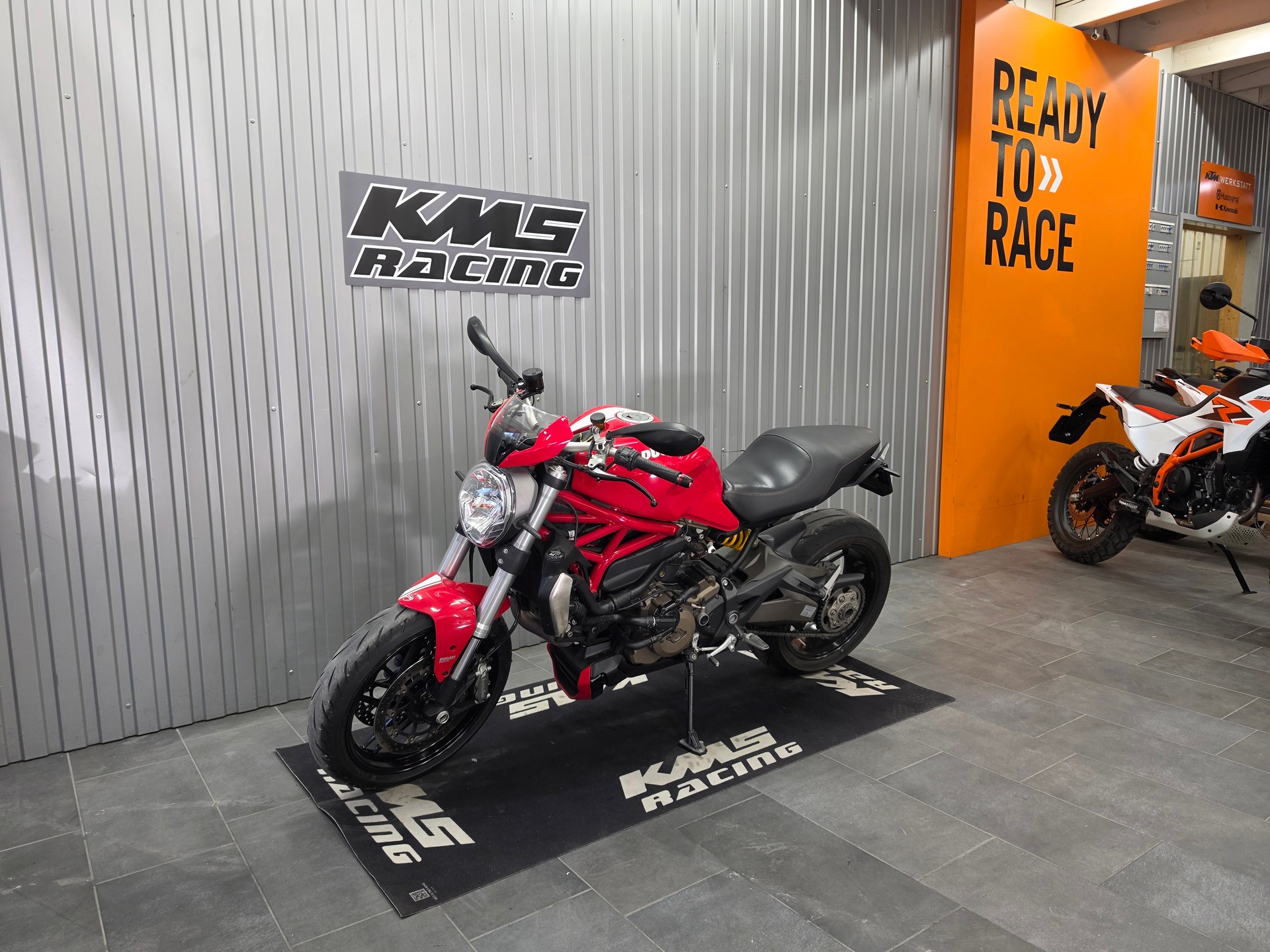 DUCATI Monster 1200 ABS-showroom-element-2
