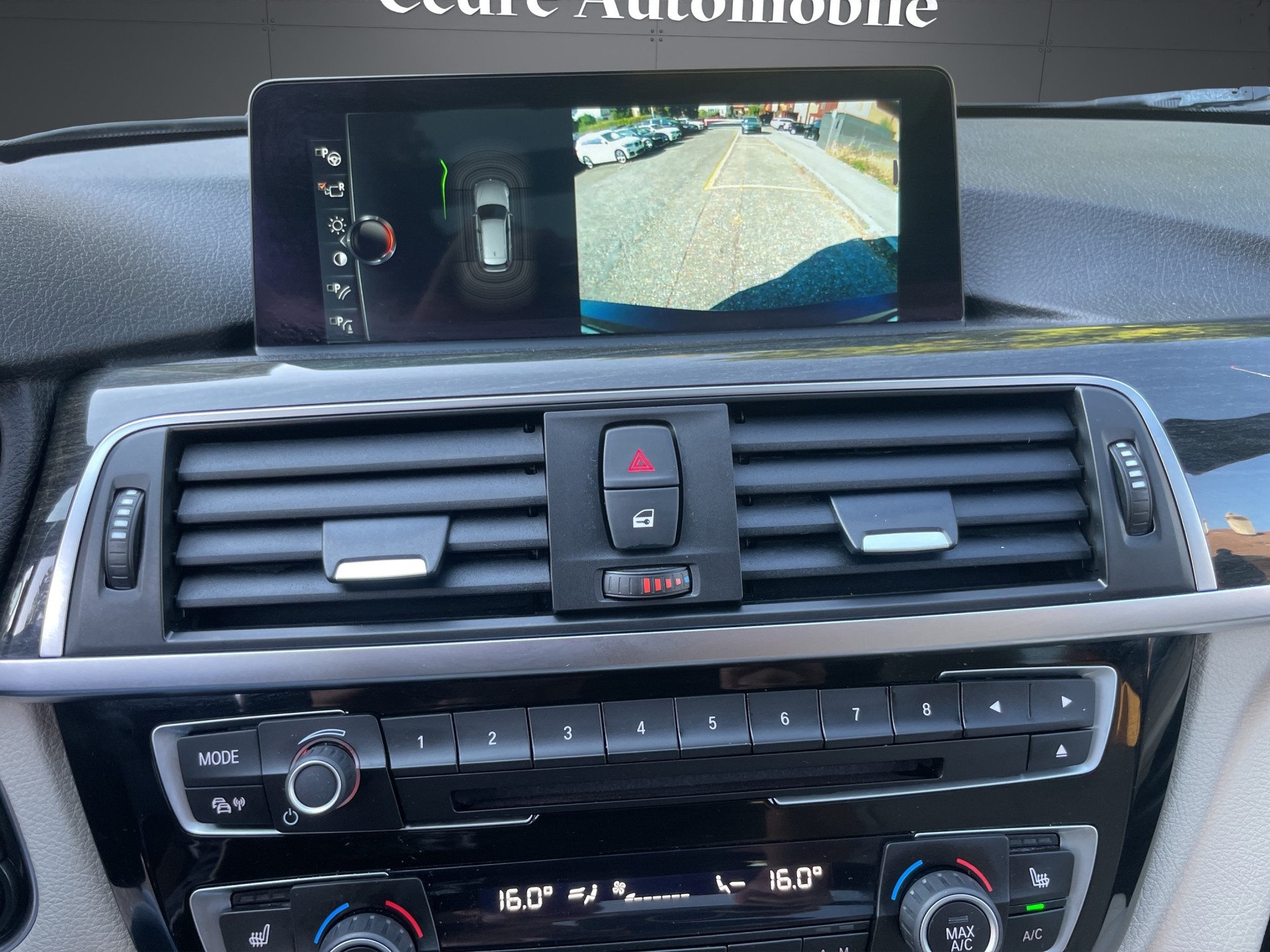 BMW 330d xDrive Touring M Sport Line Steptronic-image-11