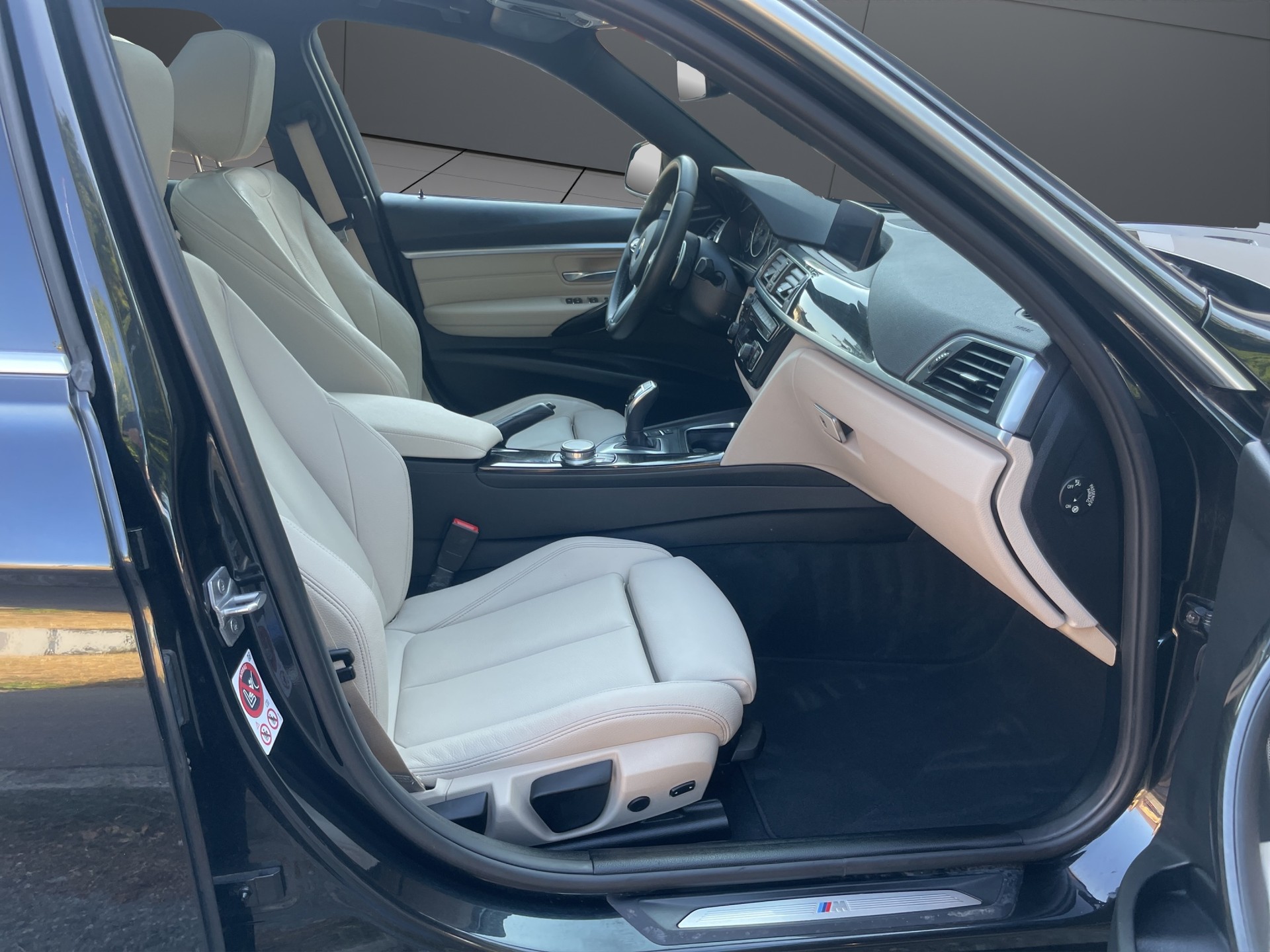 BMW 330d xDrive Touring M Sport Line Steptronic-image-8