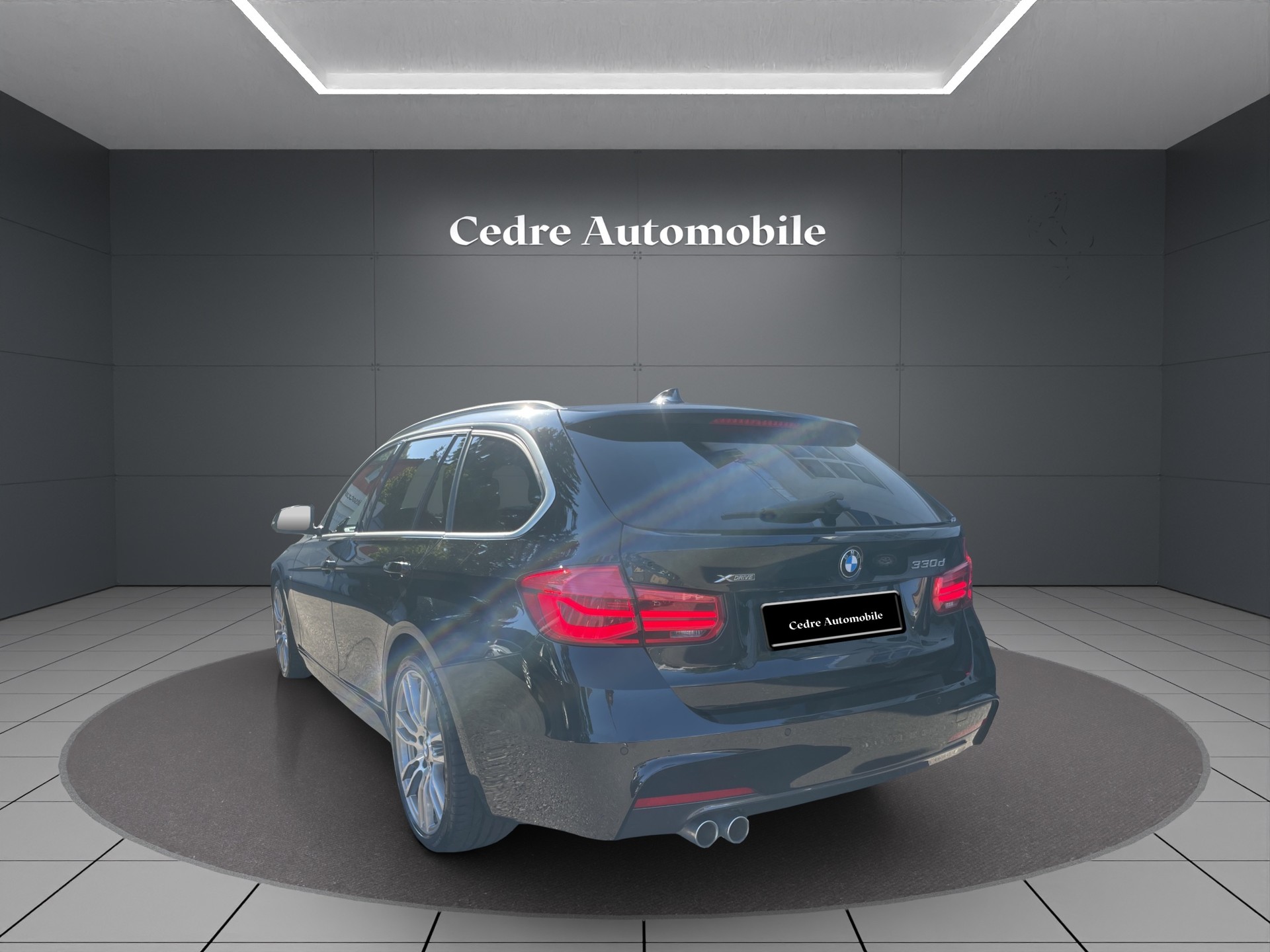 BMW 330d xDrive Touring M Sport Line Steptronic-image-5