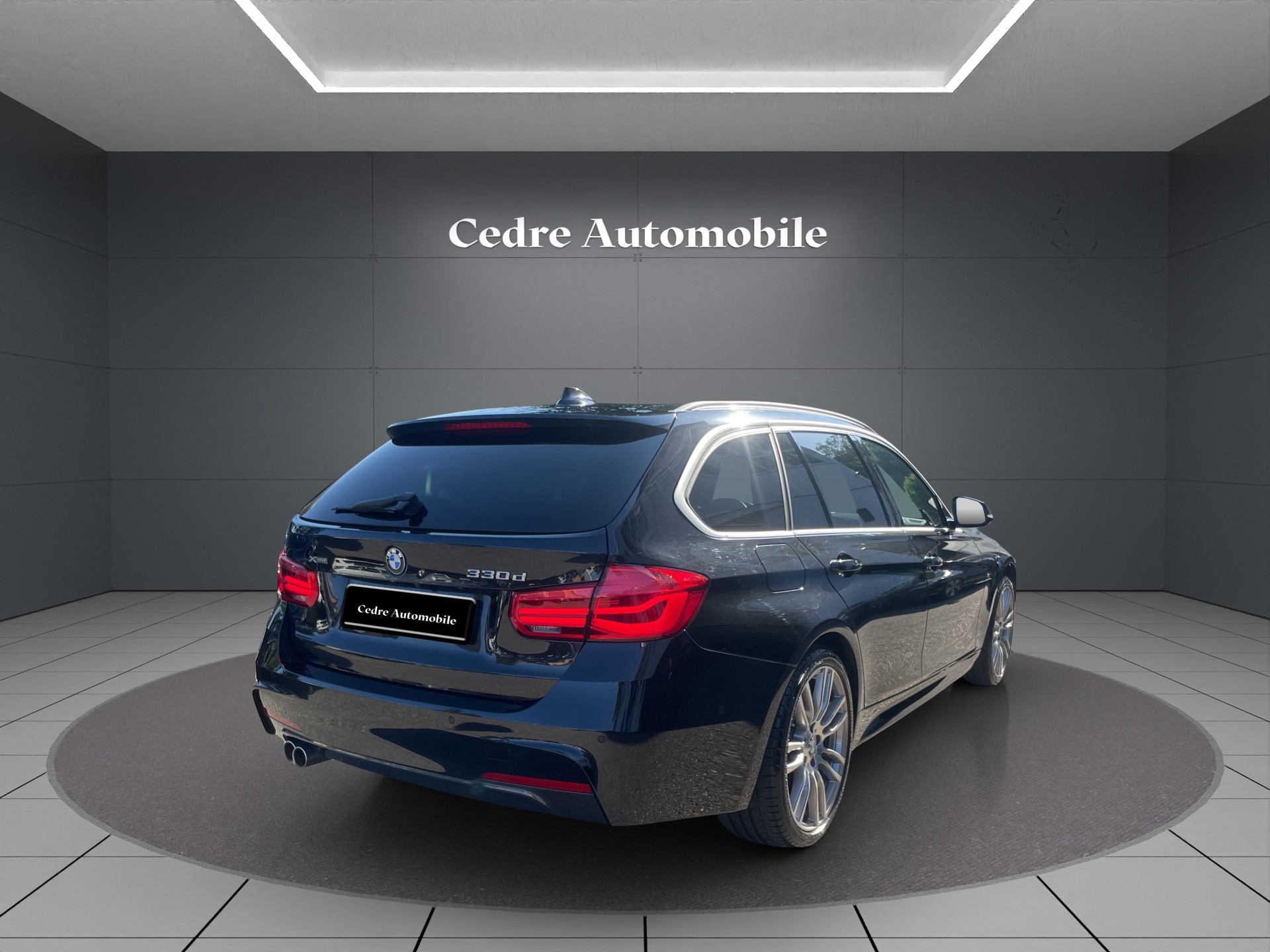 BMW 330d xDrive Touring M Sport Line Steptronic-image-4