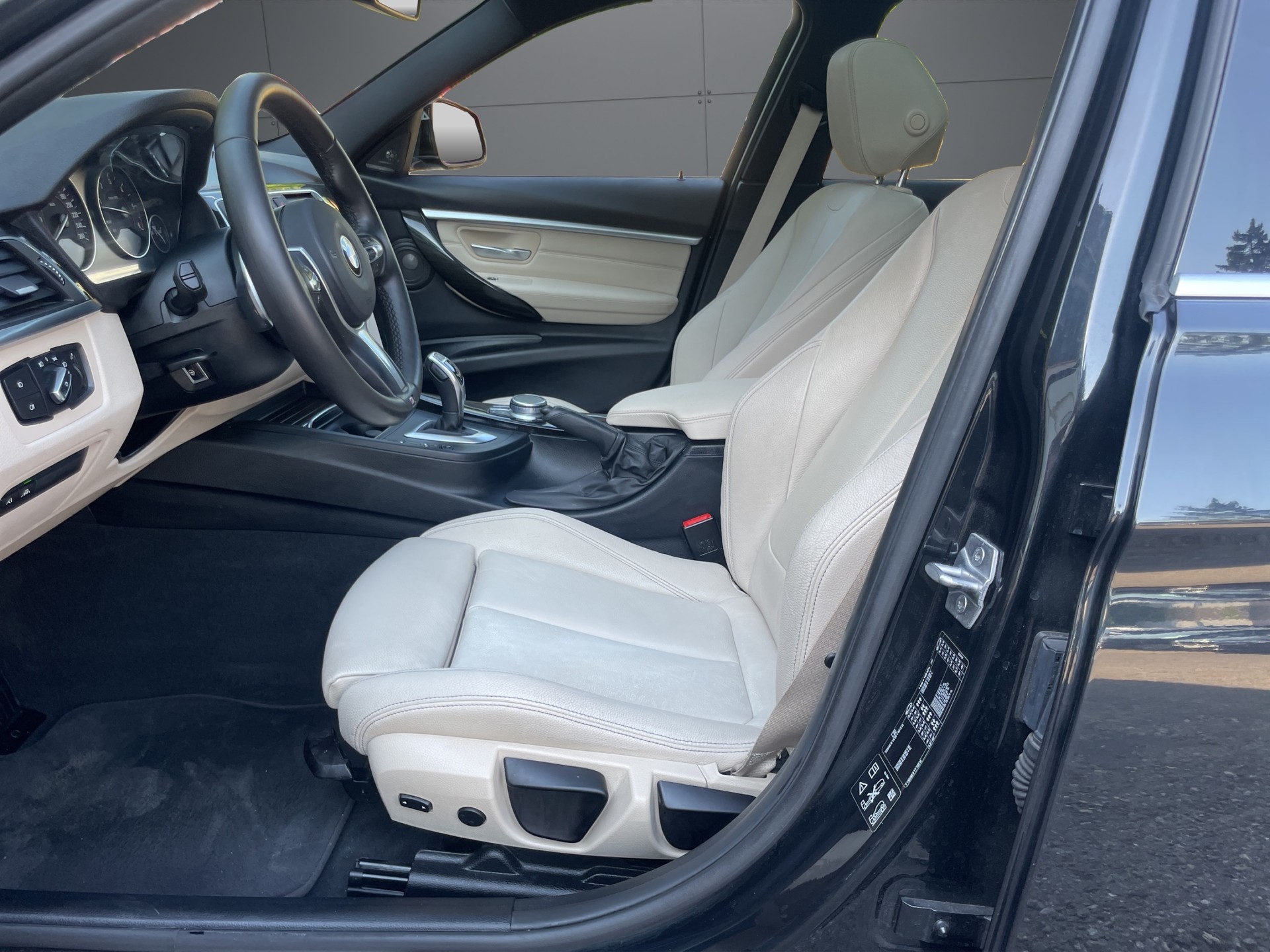BMW 330d xDrive Touring M Sport Line Steptronic-image-7