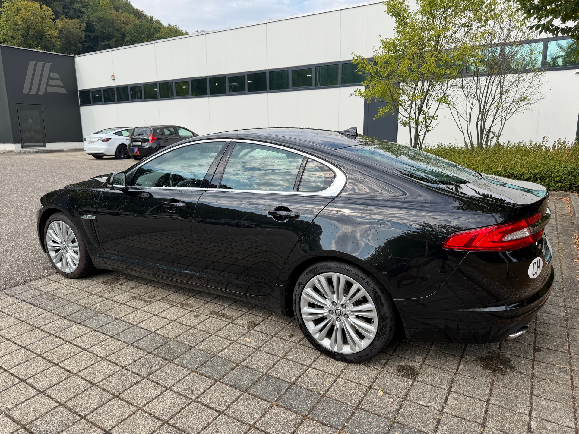 JAGUAR 3.0 V6 S/C Portfolio AWD-image-1