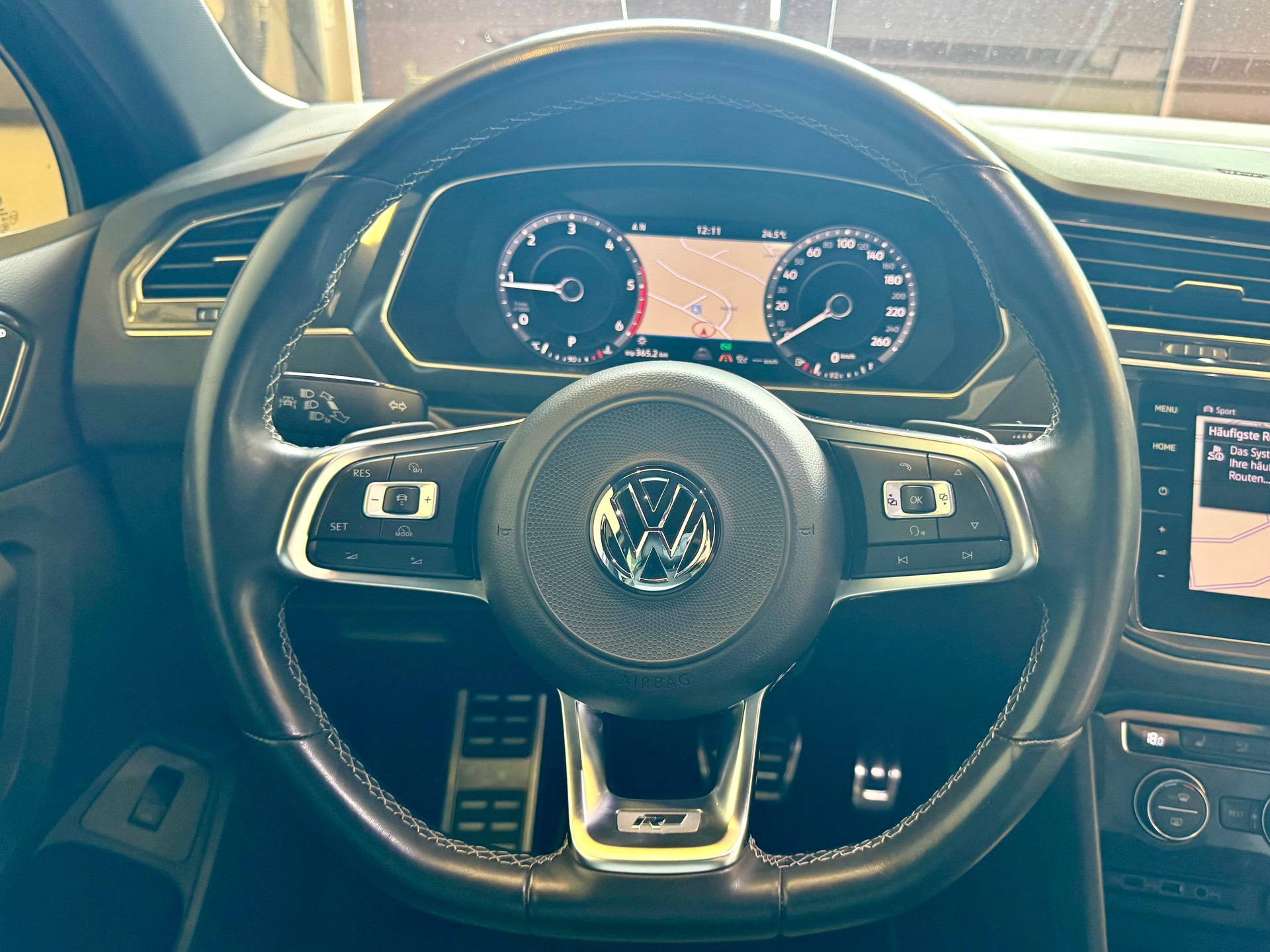 VW Tiguan 2.0 TDI SCR R-Line 4Motion DSG-image-25