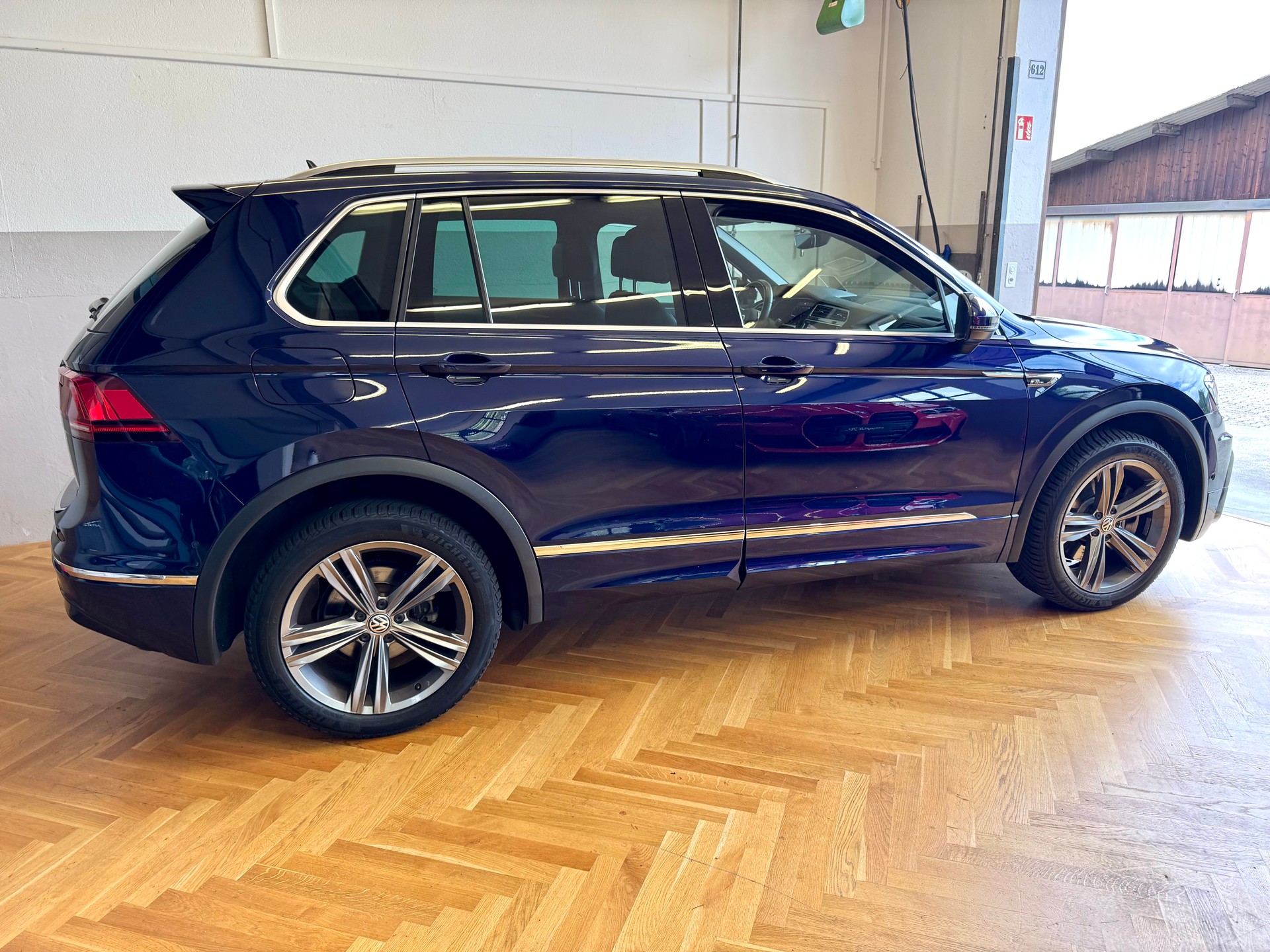 VW Tiguan 2.0 TDI SCR R-Line Highline 4Motion DSG-image-3