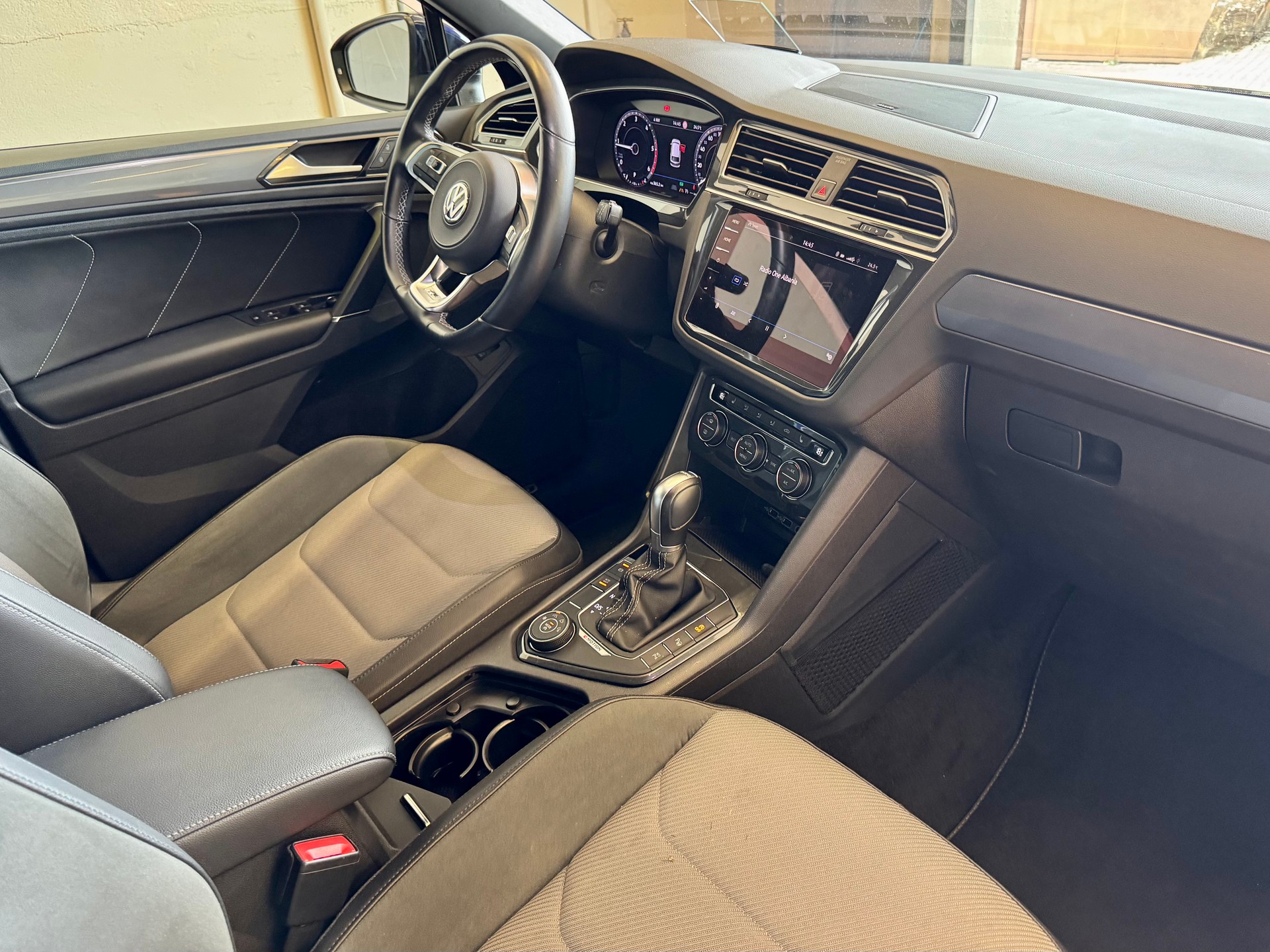 VW Tiguan 2.0 TDI SCR R-Line Highline 4Motion DSG-image-4