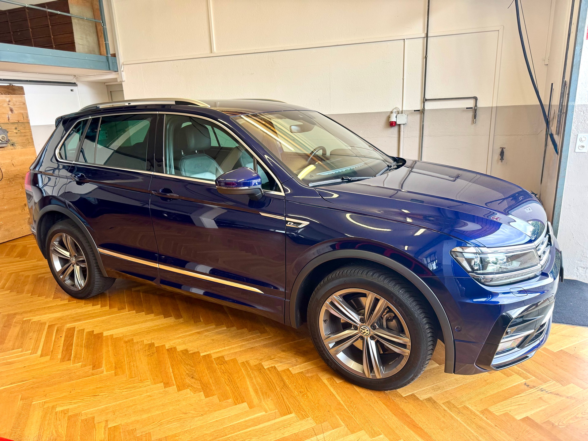 VW Tiguan 2.0 TDI SCR R-Line 4Motion DSG-image-2