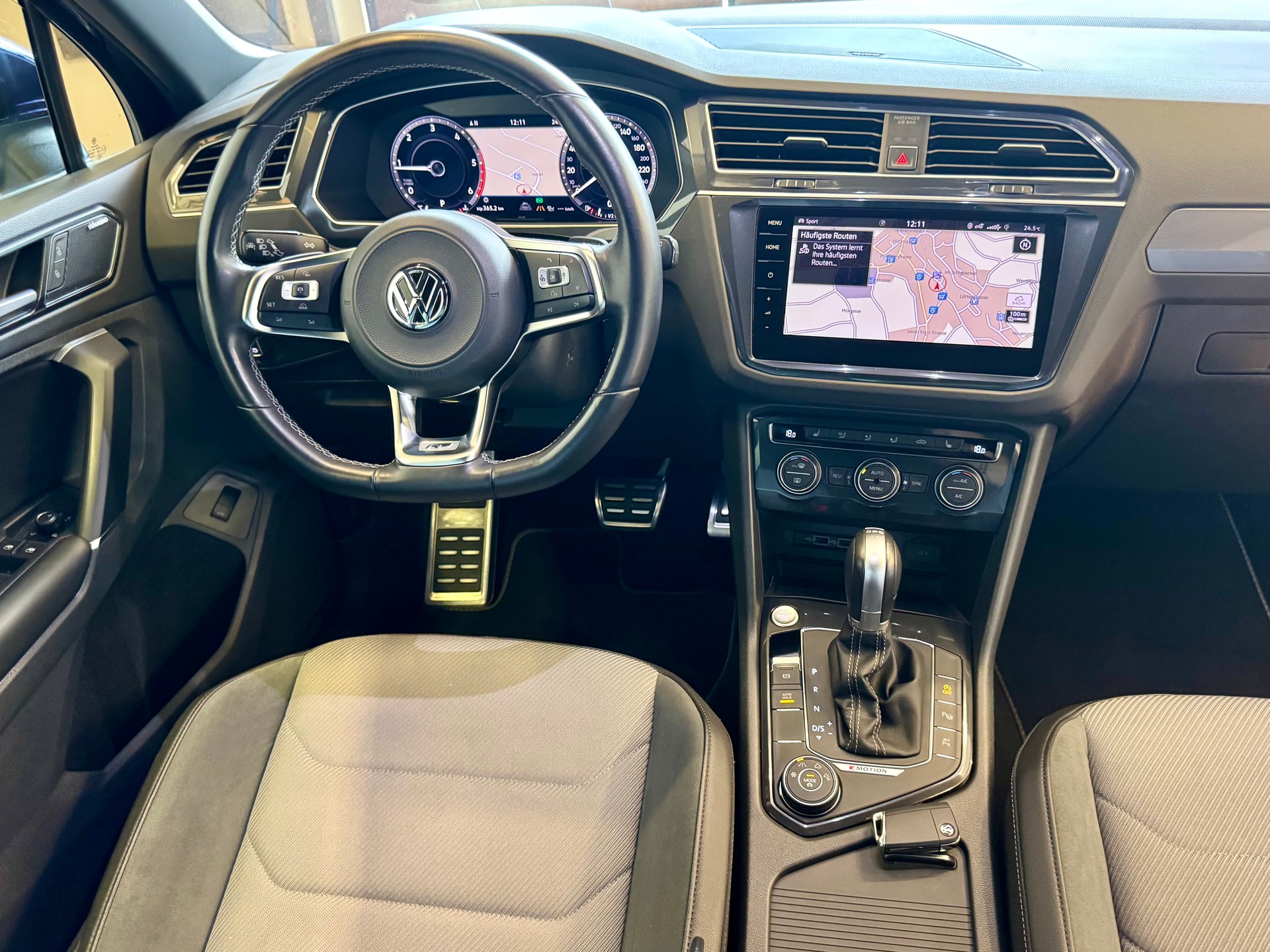 VW Tiguan 2.0 TDI SCR R-Line 4Motion DSG-image-24