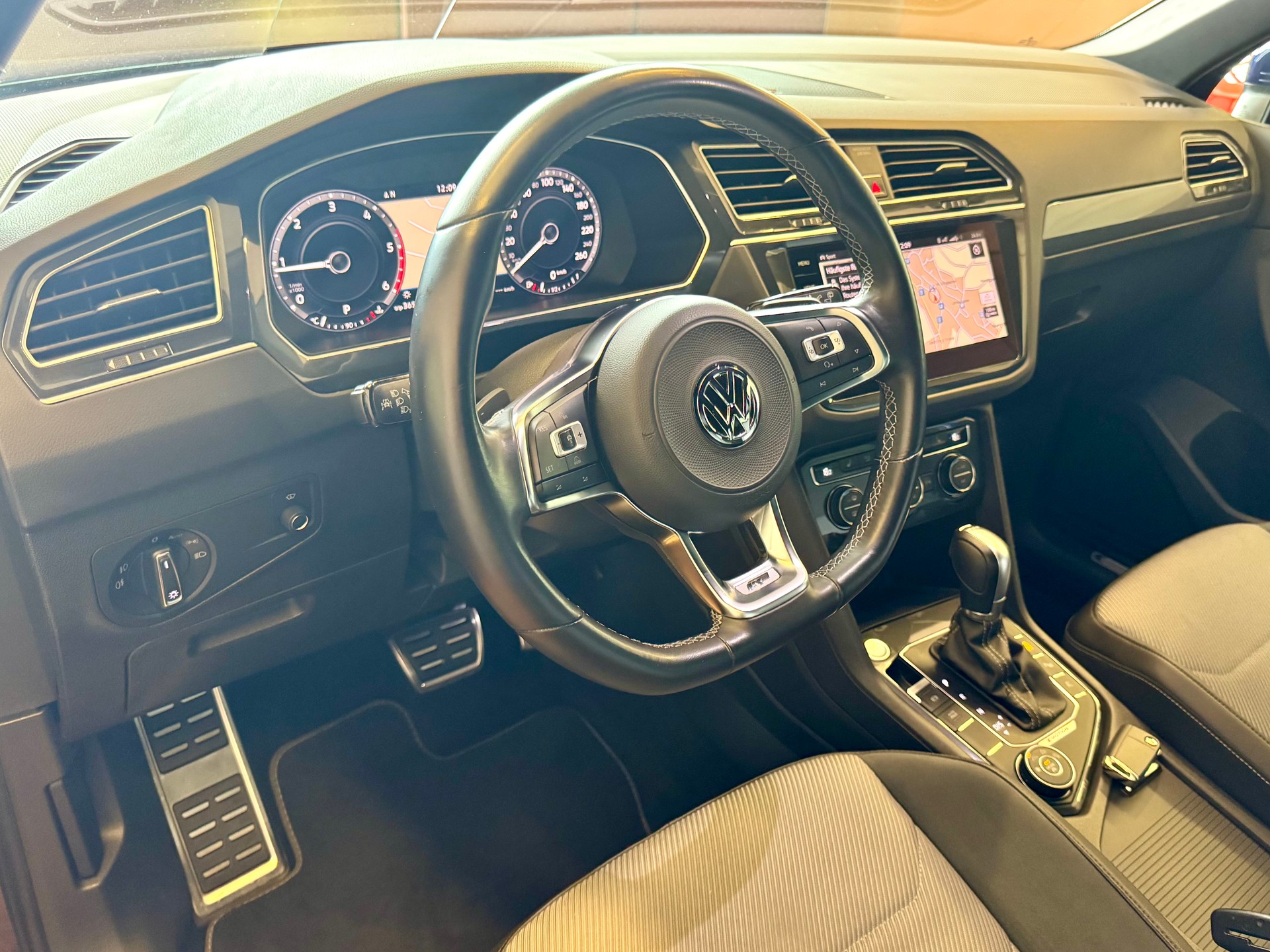 VW Tiguan 2.0 TDI SCR R-Line 4Motion DSG-image-17