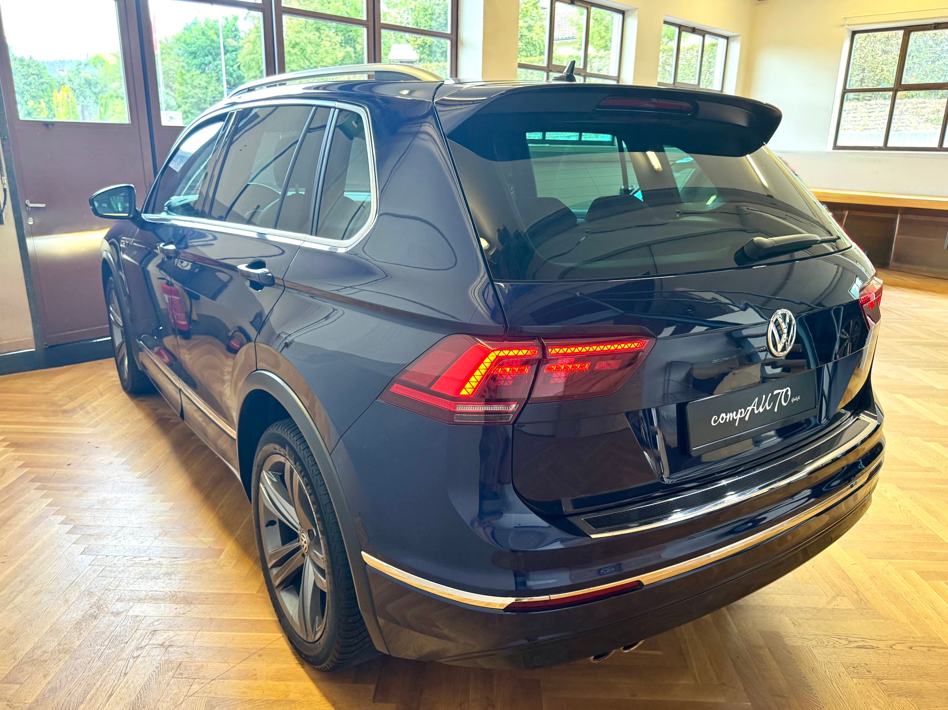 VW Tiguan 2.0 TDI SCR R-Line 4Motion DSG-image-9