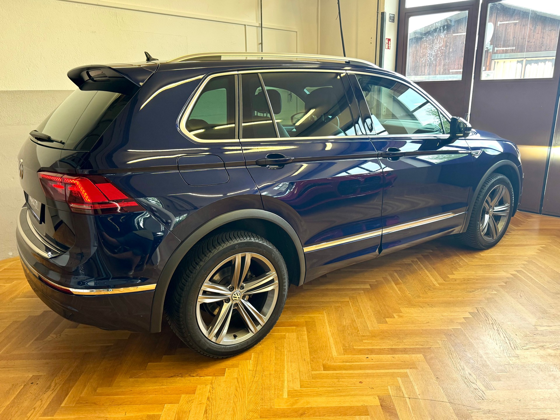 VW Tiguan 2.0 TDI SCR R-Line 4Motion DSG-image-4