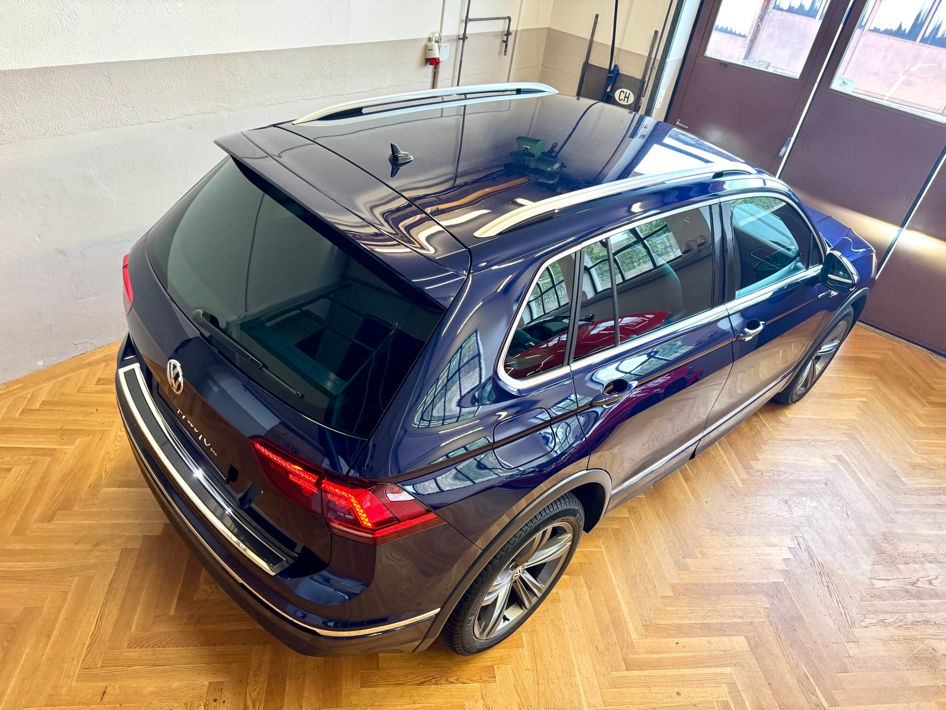 VW Tiguan 2.0 TDI SCR R-Line 4Motion DSG-image-6