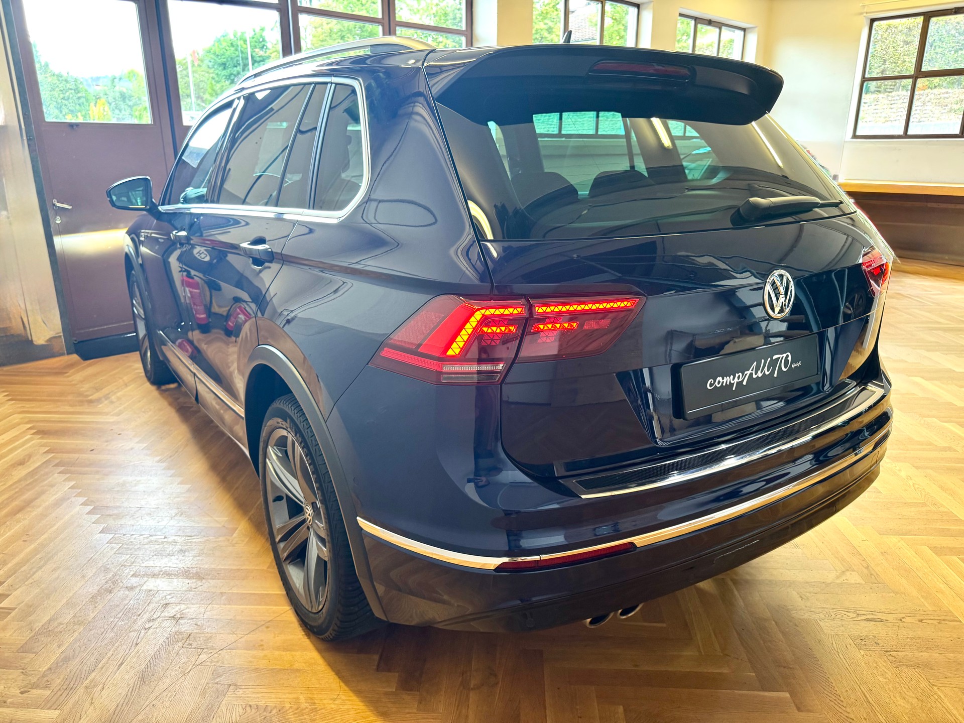 VW Tiguan 2.0 TDI SCR R-Line 4Motion DSG-image-8