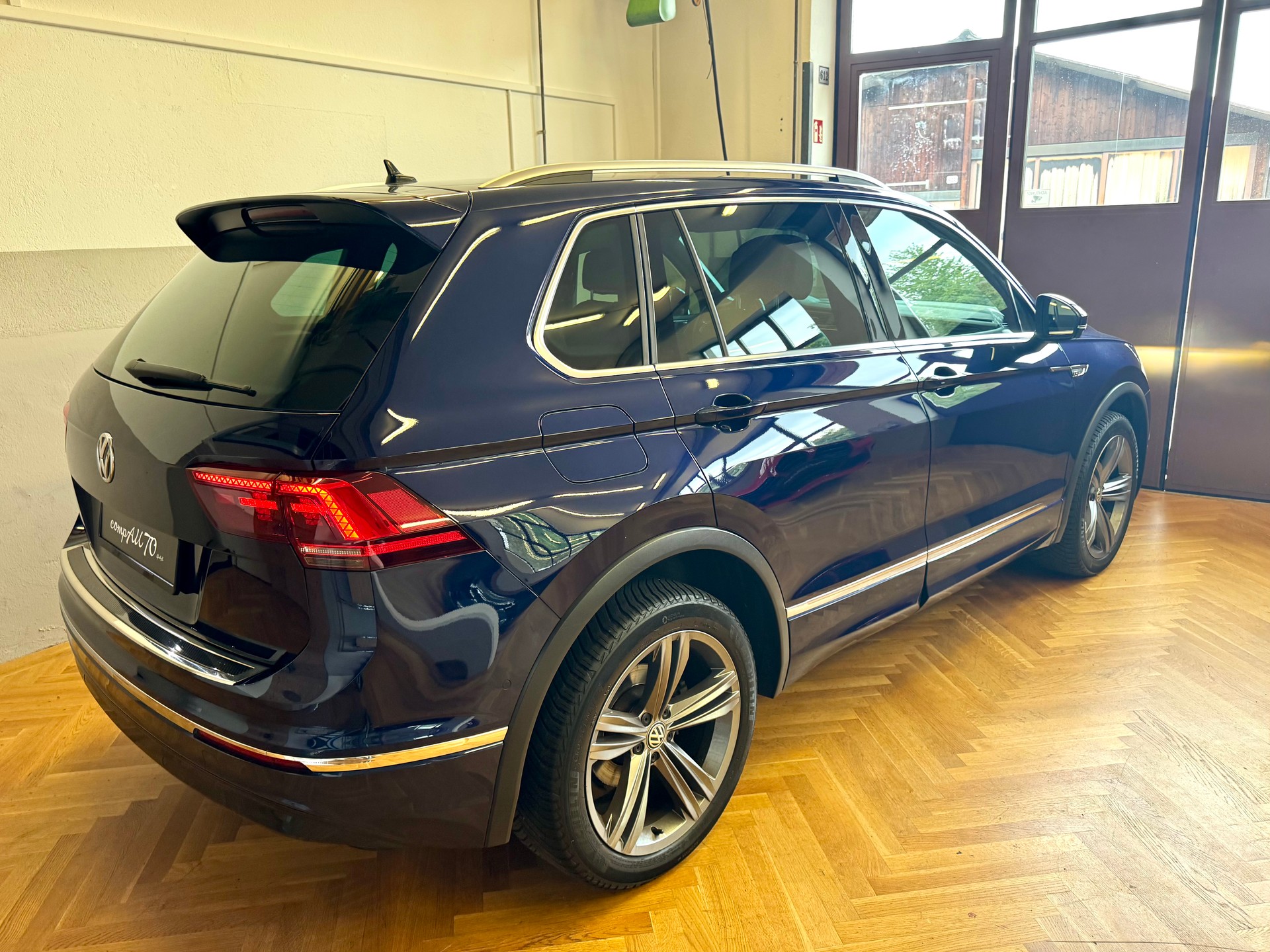 VW Tiguan 2.0 TDI SCR R-Line 4Motion DSG-image-5