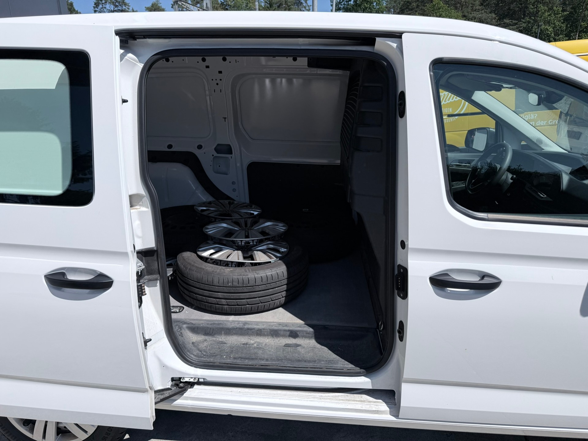 VW Caddy Cargo 2.0TDI Maxi-image-18