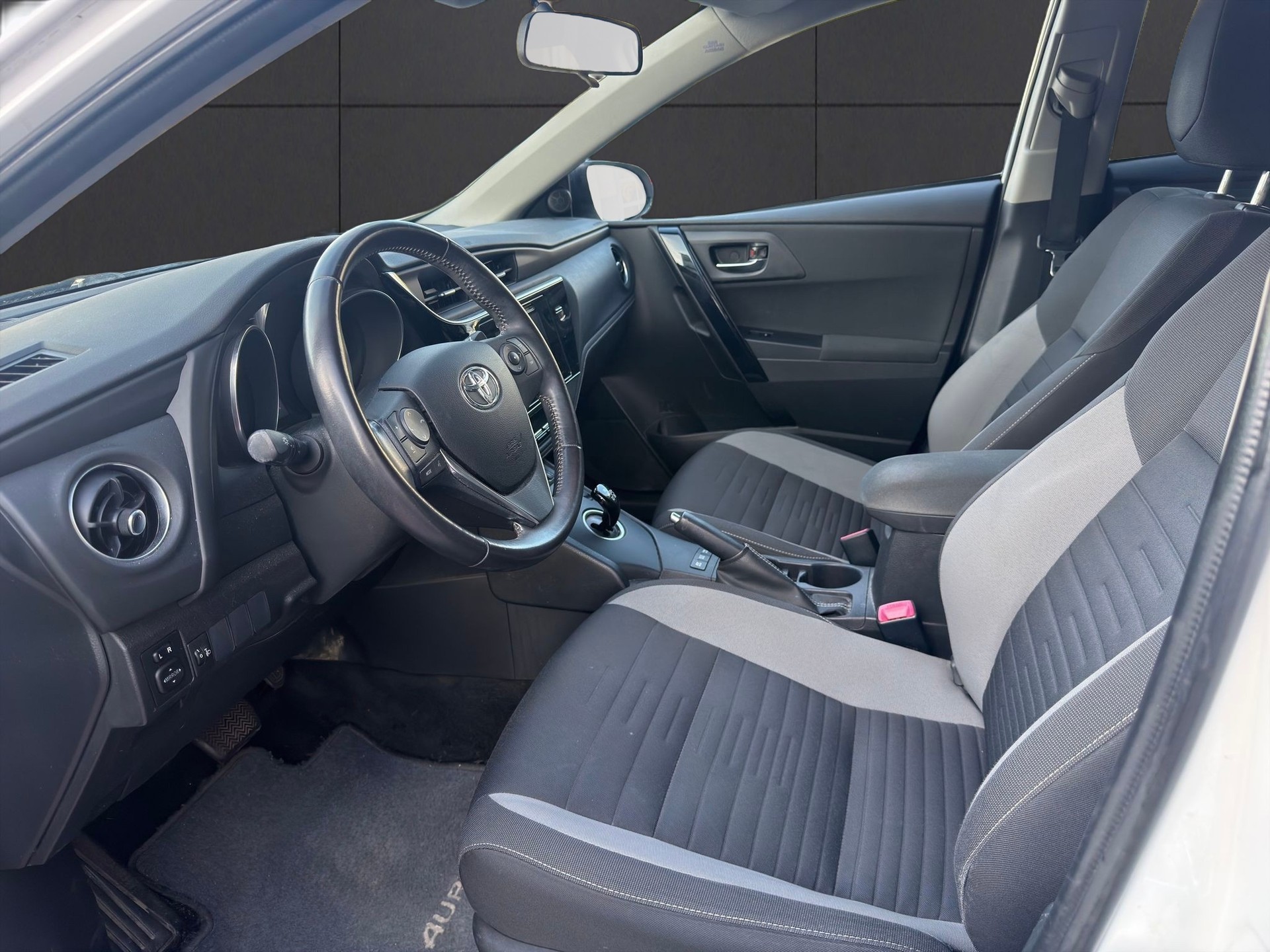 TOYOTA Auris Touring Sports 1.8 HSD Style e-CVT-image-8