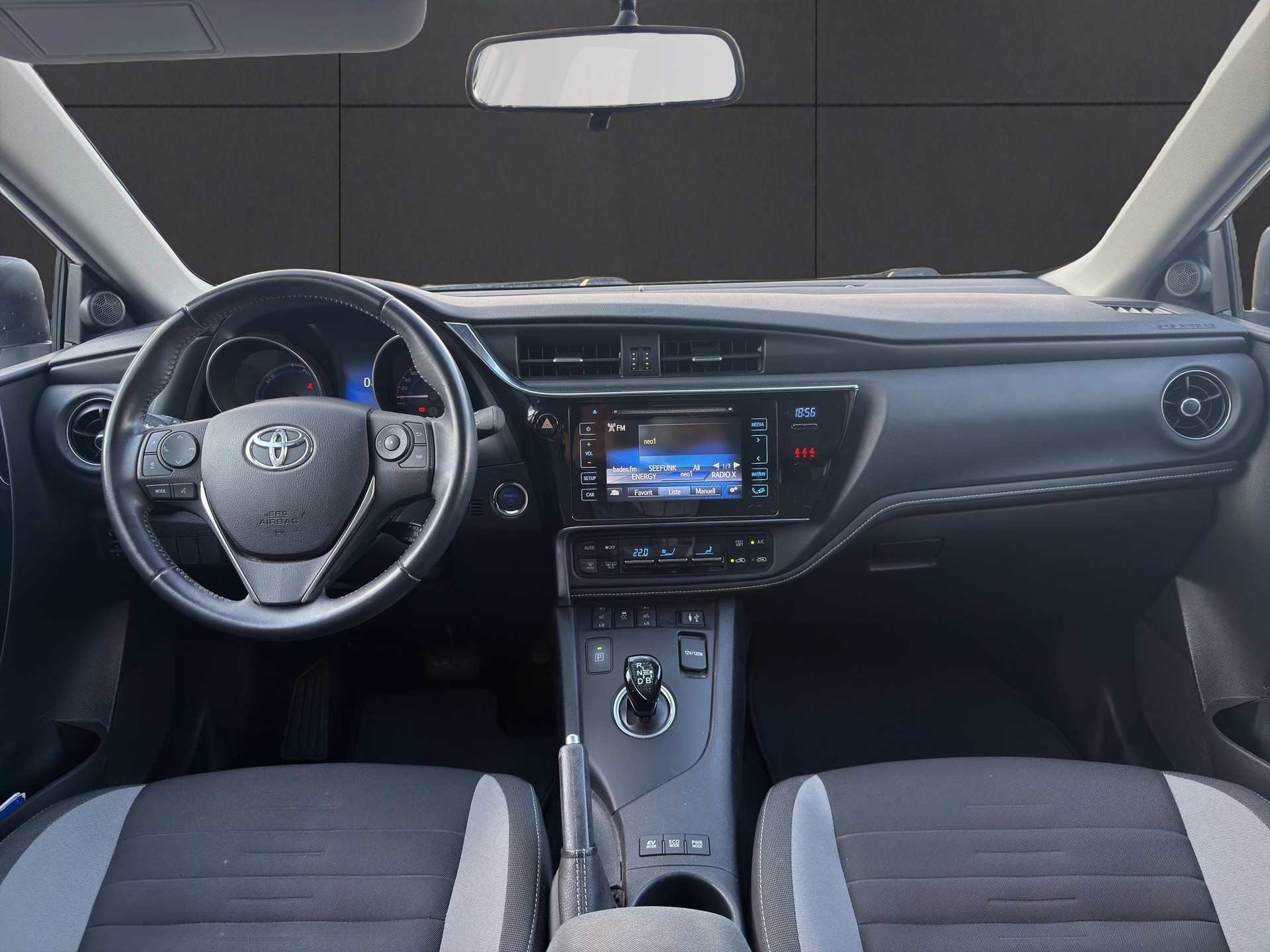 TOYOTA Auris Touring Sports 1.8 HSD Style e-CVT-image-9