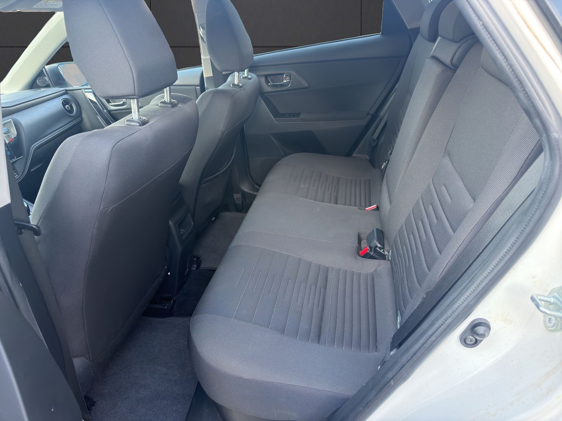 TOYOTA Auris Touring Sports 1.8 HSD Style e-CVT-image-14