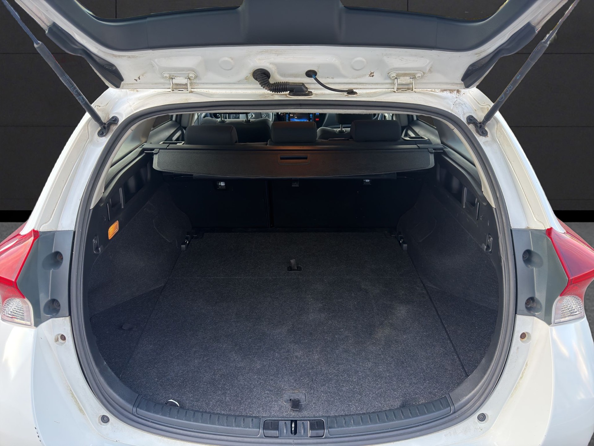 TOYOTA Auris Touring Sports 1.8 HSD Style e-CVT-image-15