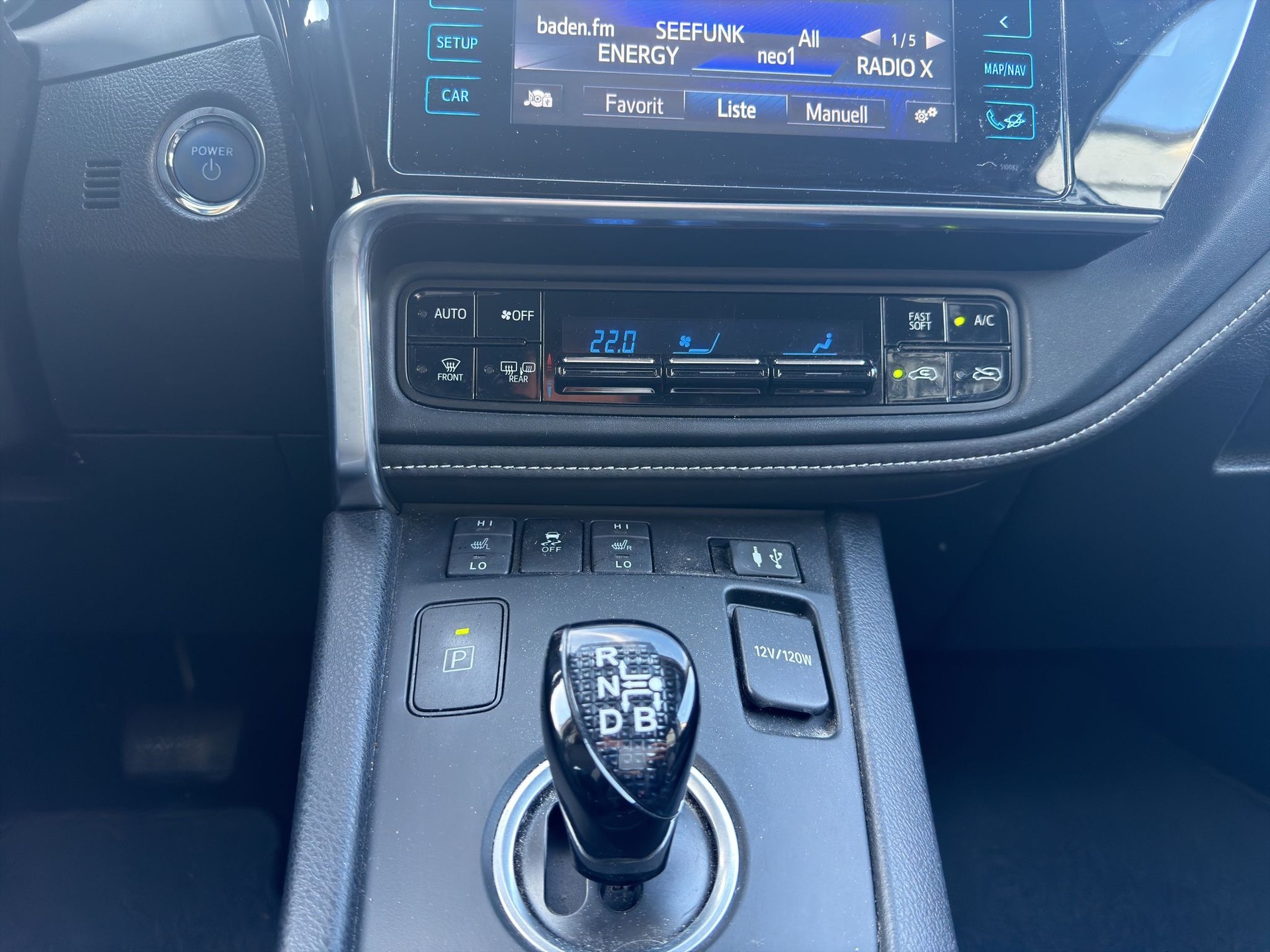 TOYOTA Auris Touring Sports 1.8 HSD Style e-CVT-image-11