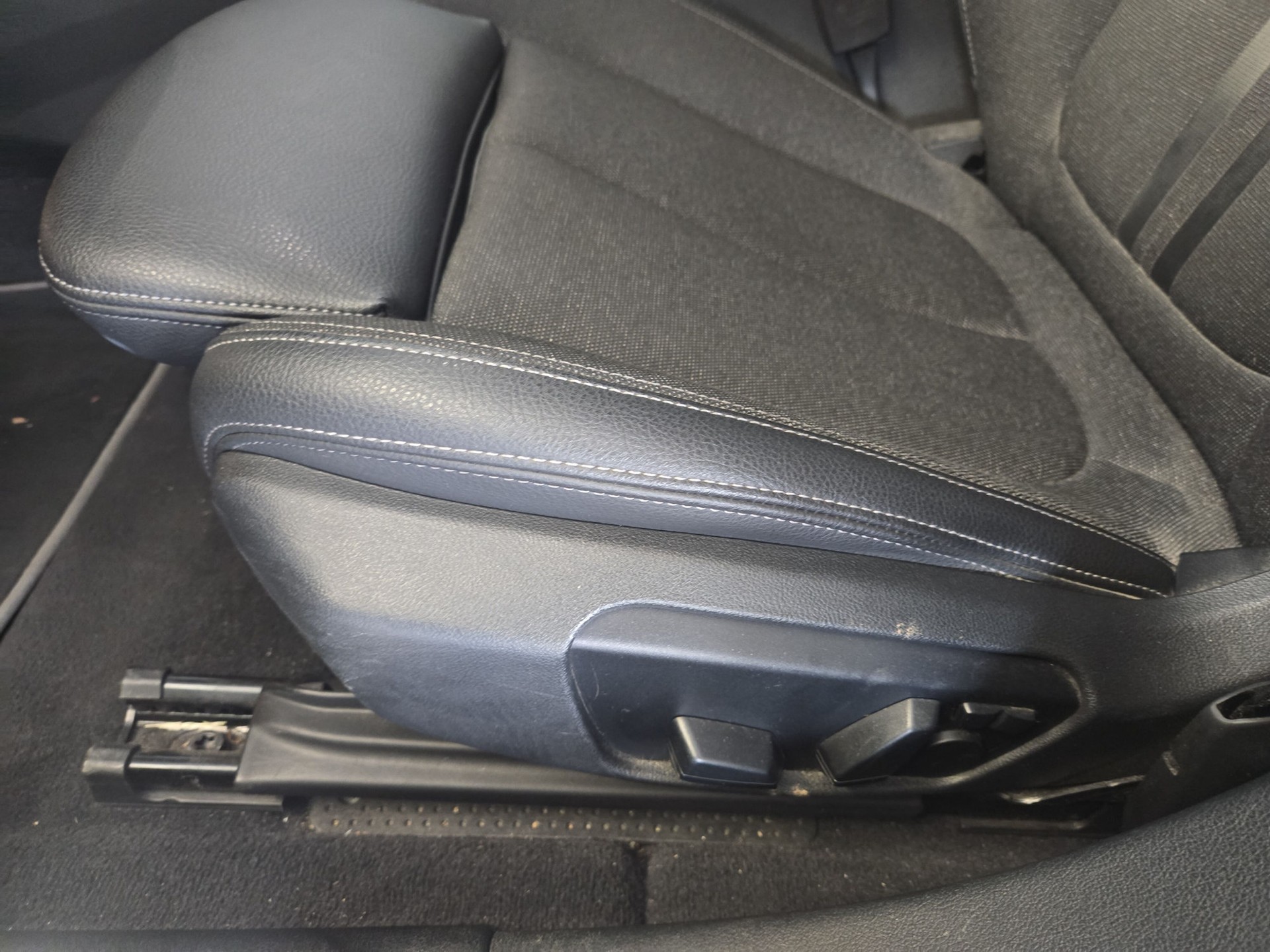 BMW 120d xDrive Steptronic Sport Line-image-17