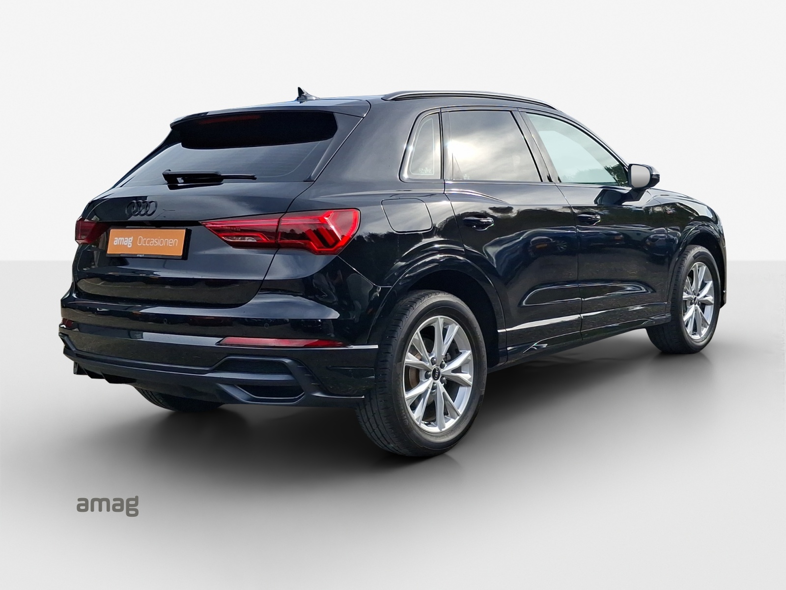 AUDI Q3 35 TFSI S line Attraction S-tronic-image-4