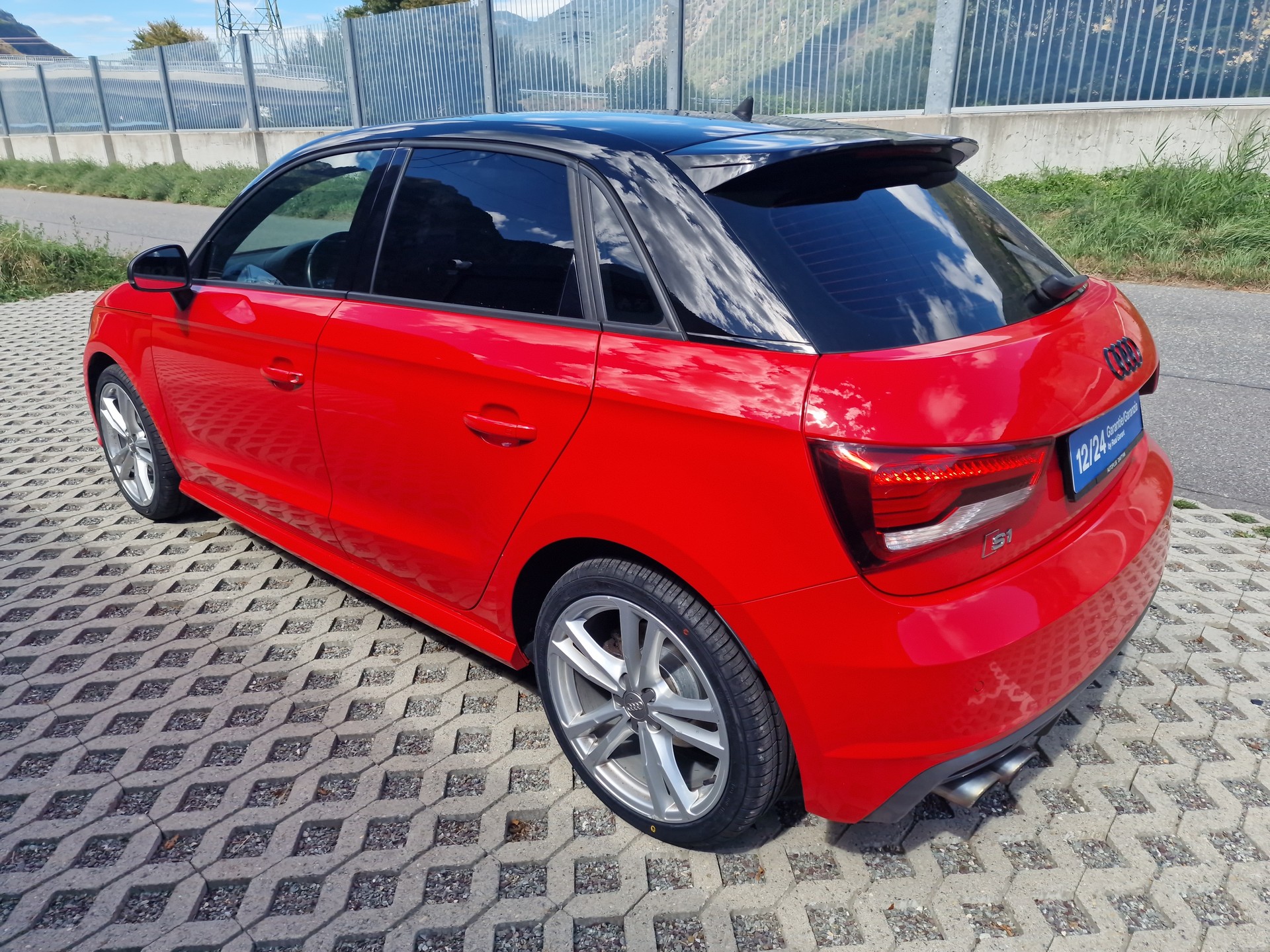 AUDI S1 Sportback 2.0 TFSI quattro-image-4